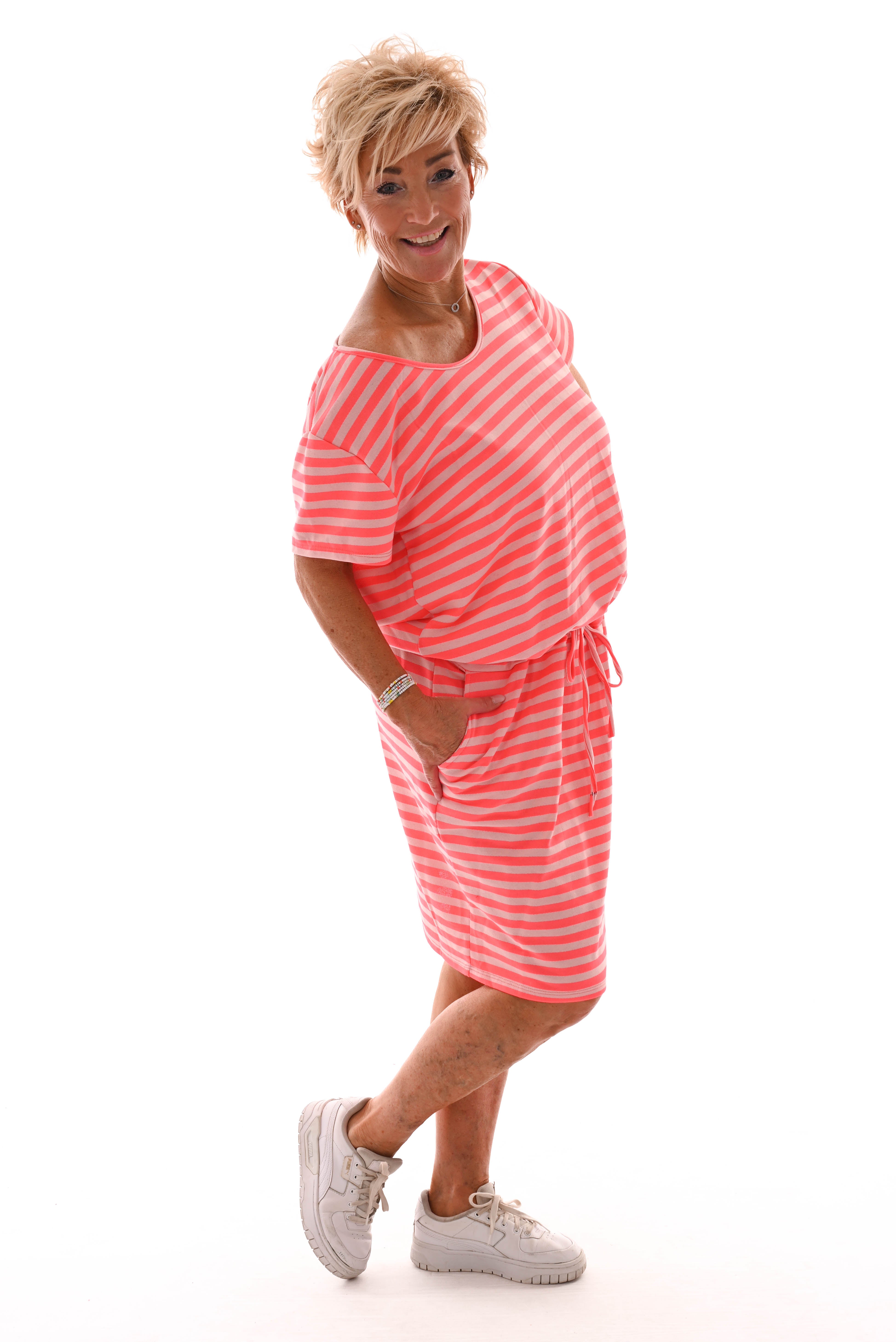 Sweaterdress gestreept met strik en zakken felroze/roze