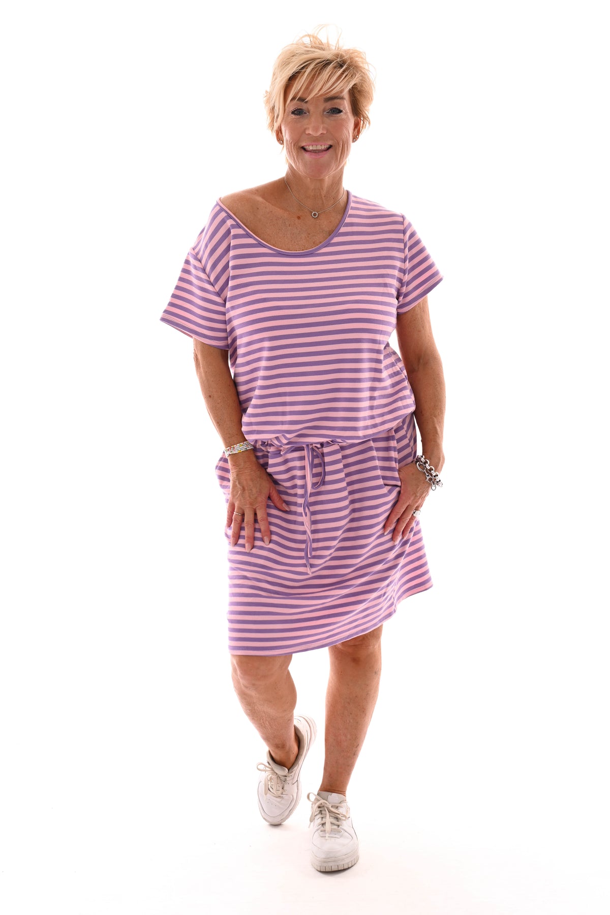 Sweaterdress gestreept met strik en zakken roze/lila
