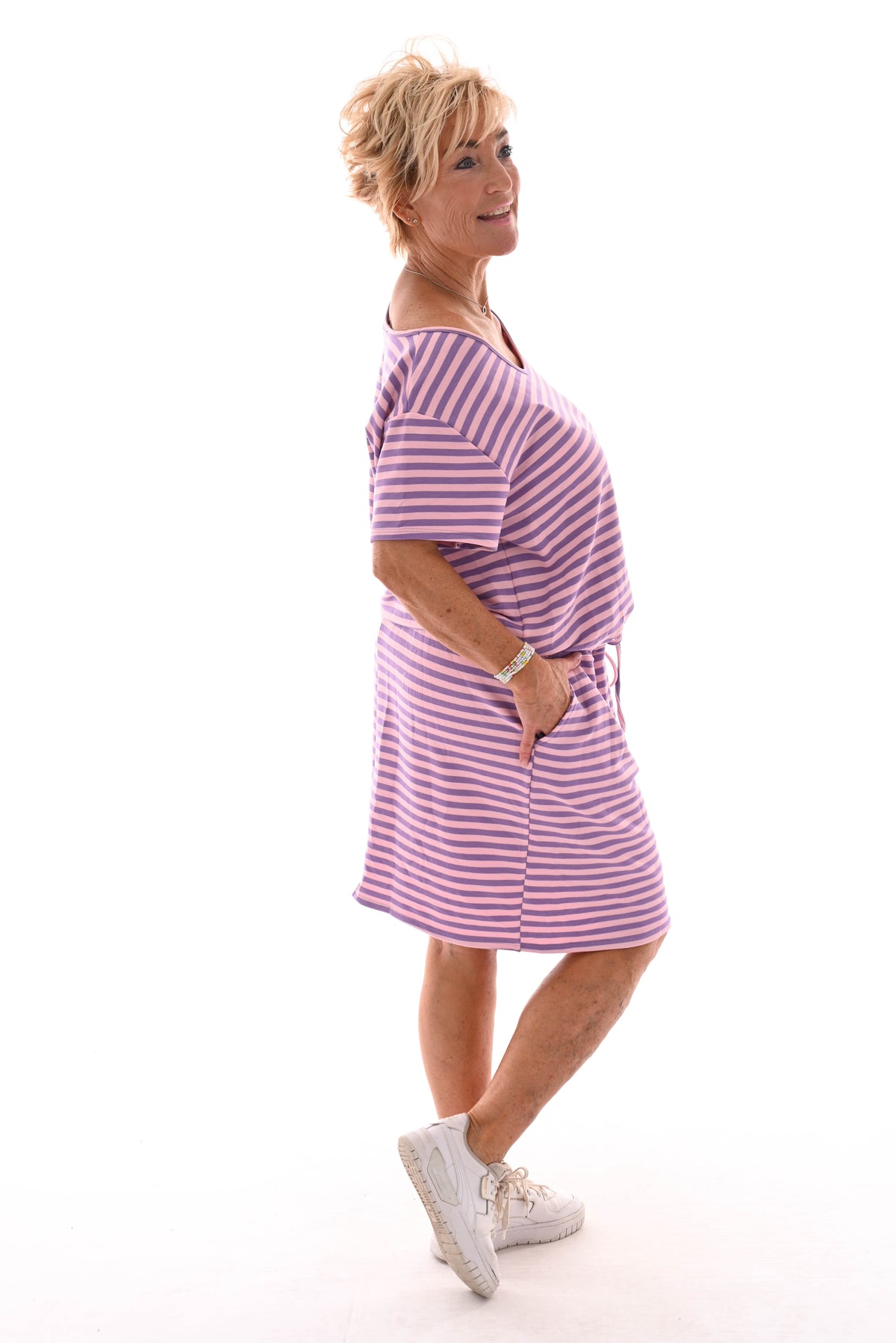 Sweaterdress gestreept met strik en zakken roze/lila