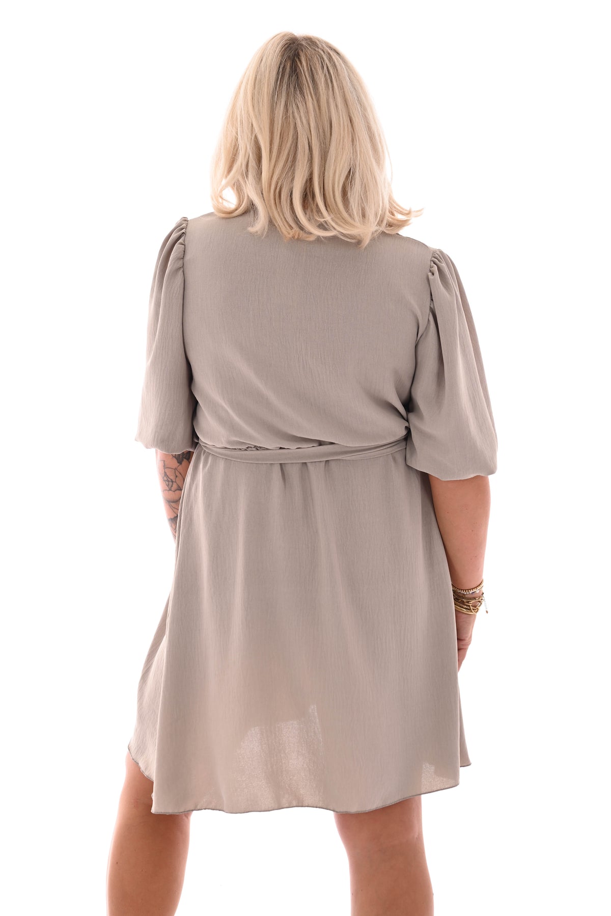 Korte jurk v-hals pofmouwen uni taupe
