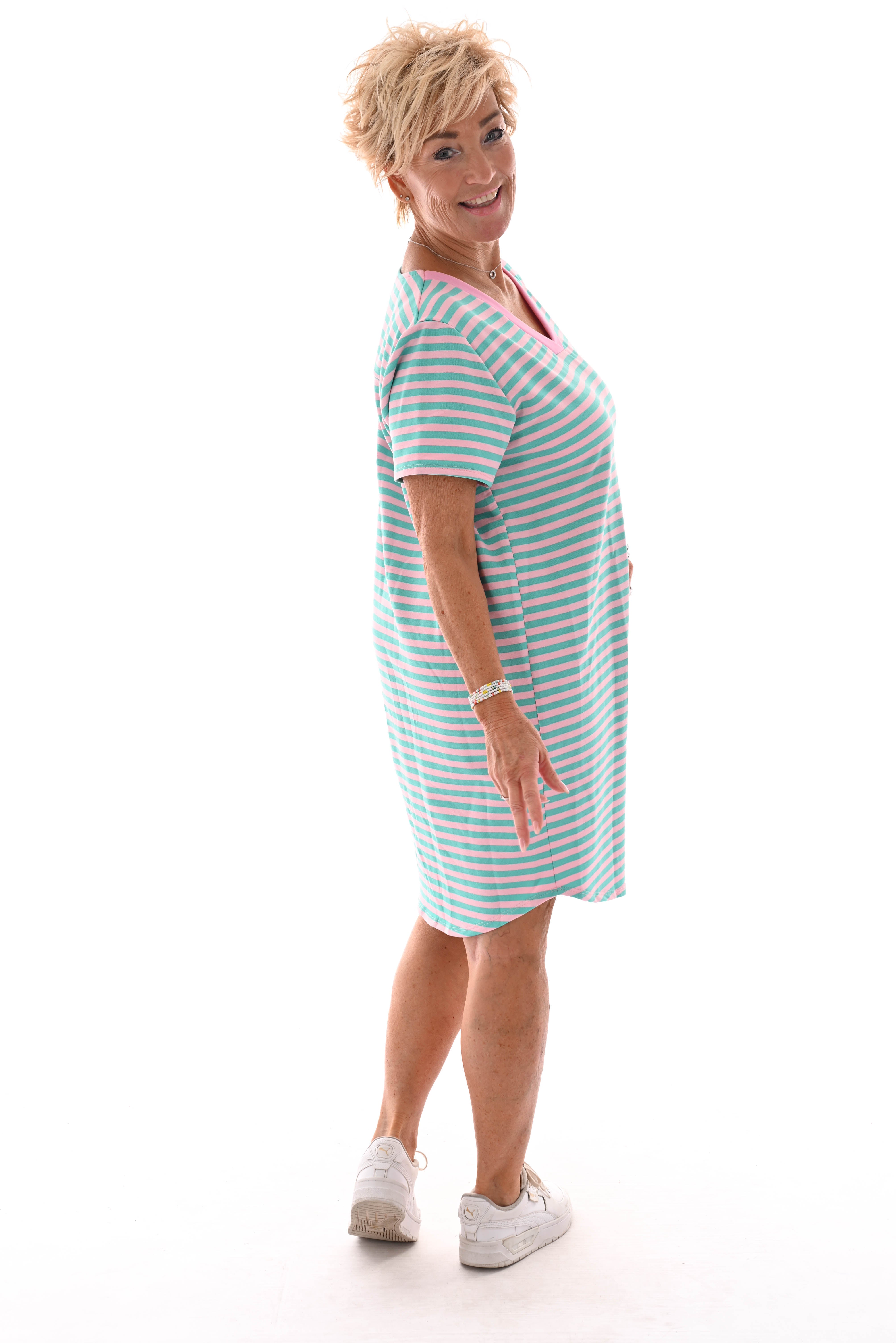 Korte sweaterdress gestreept v-hals lichtroze/turquoise