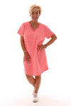 Korte sweaterdress gestreept v-hals lichtroze/felroze