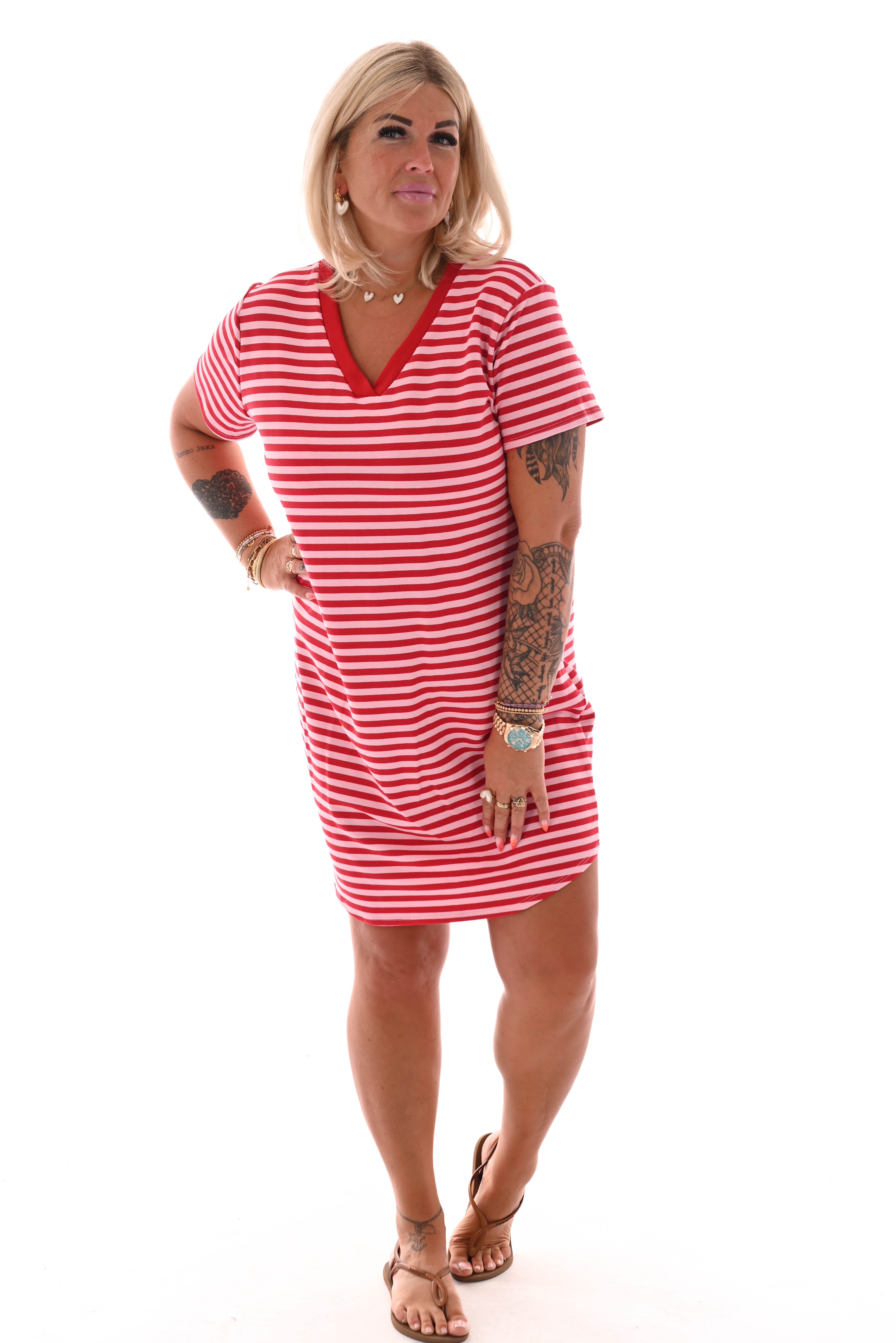 Korte sweaterdress gestreept v-hals lichtroze/rood
