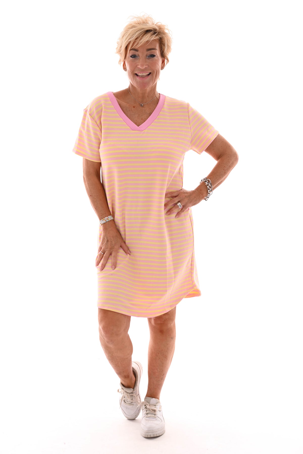 Korte sweaterdress gestreept v-hals lichtroze/geel