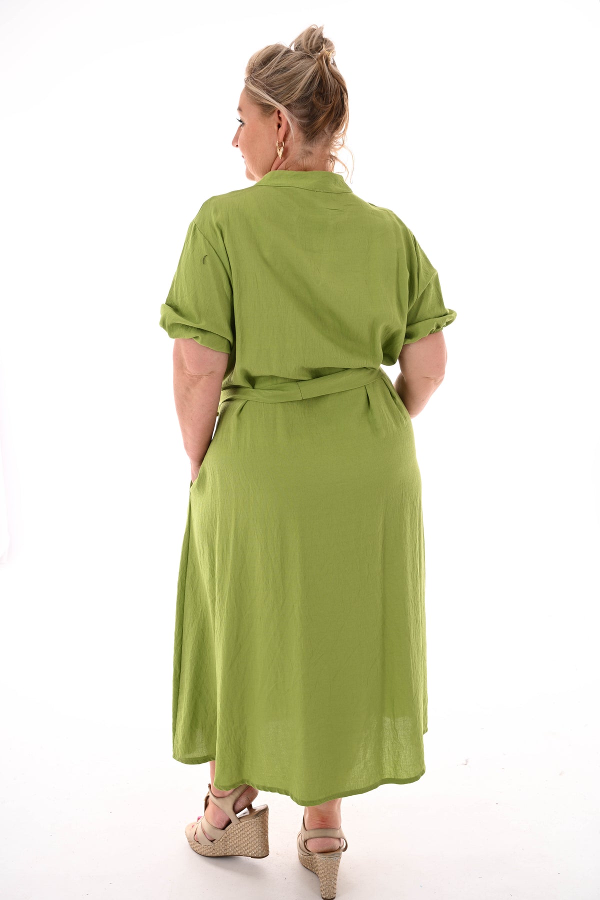 Lange jurk korte pofmouwen met ceintuur pistache