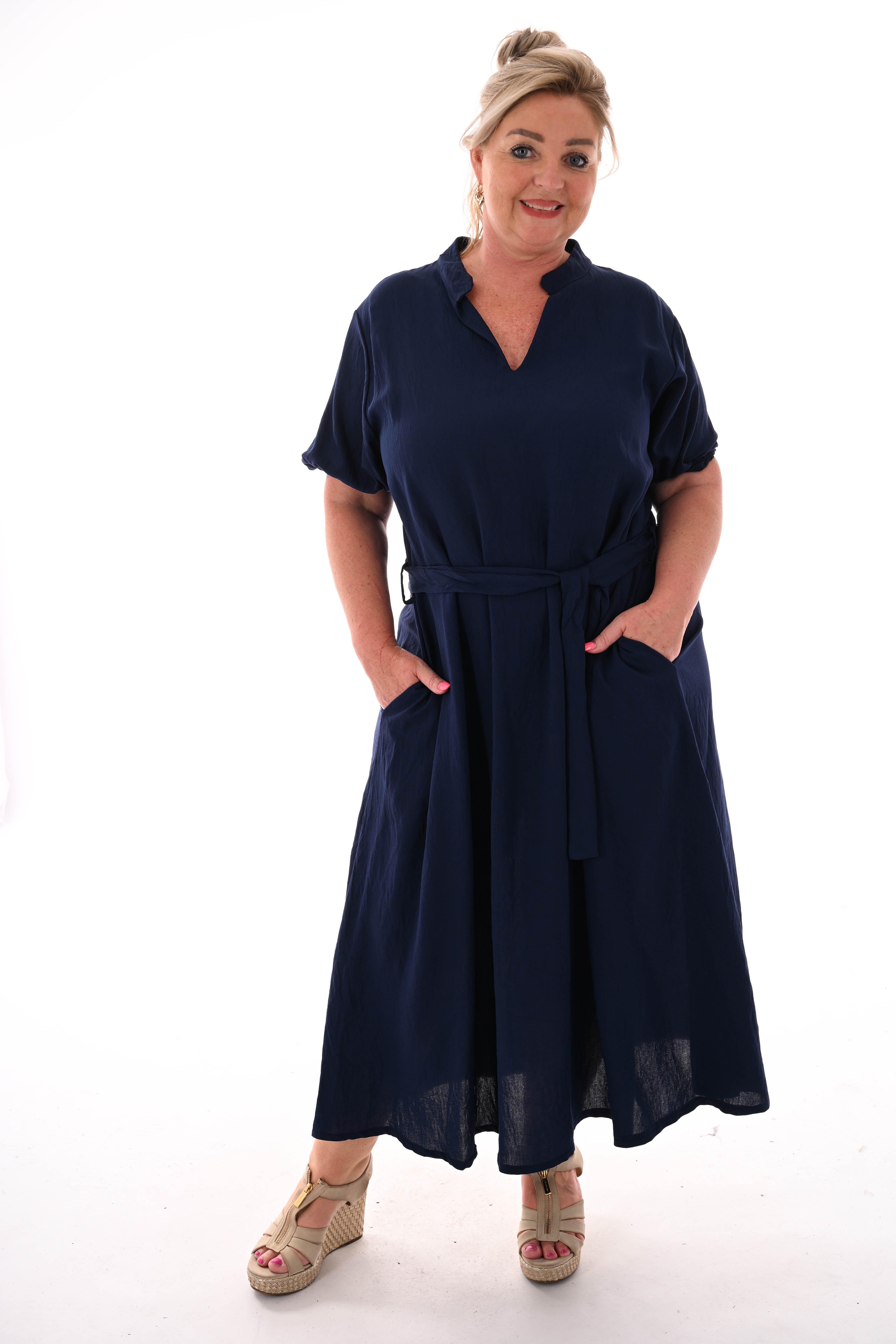 Lange jurk korte pofmouwen met ceintuur marineblauw