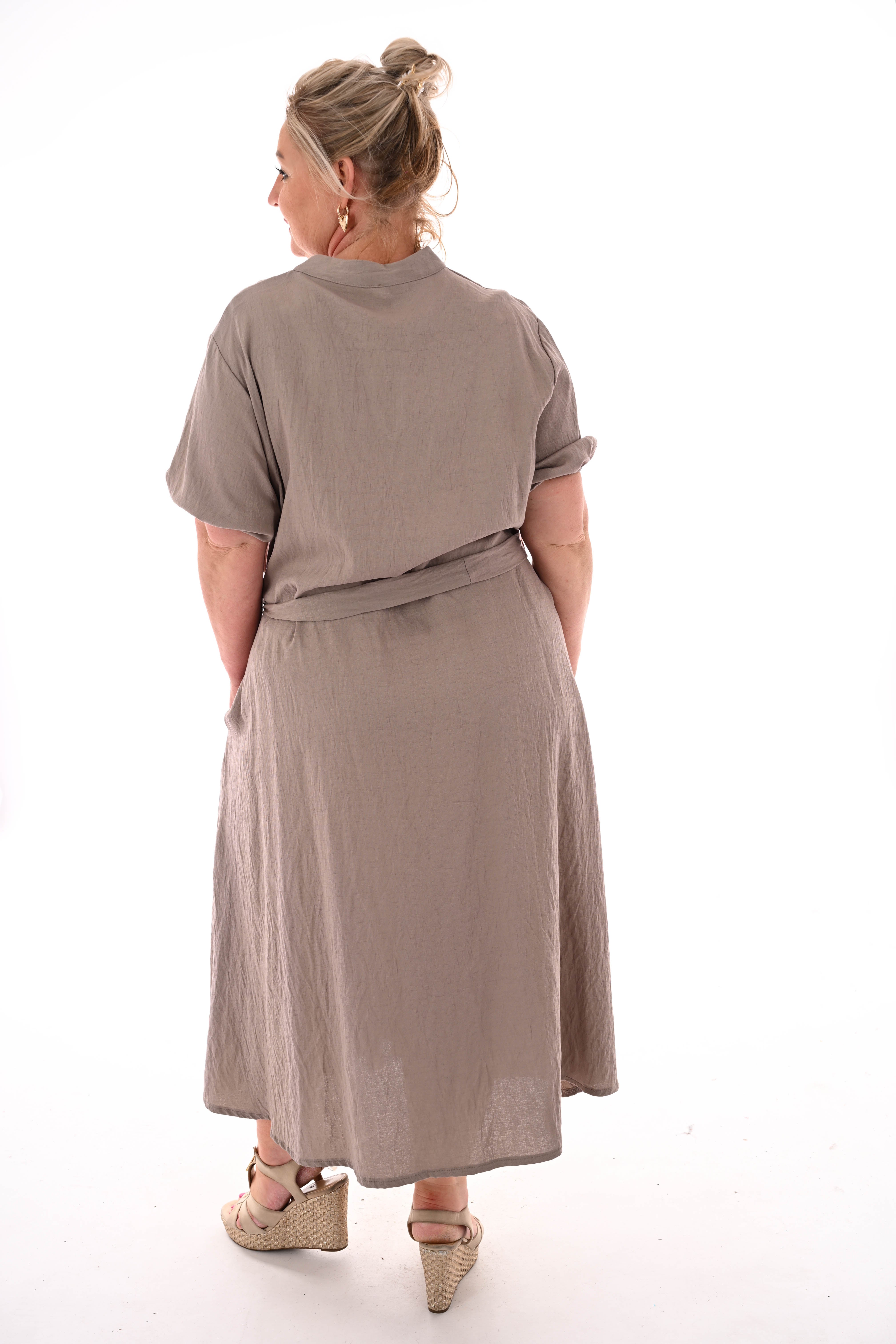 Lange jurk korte pofmouwen met ceintuur taupe