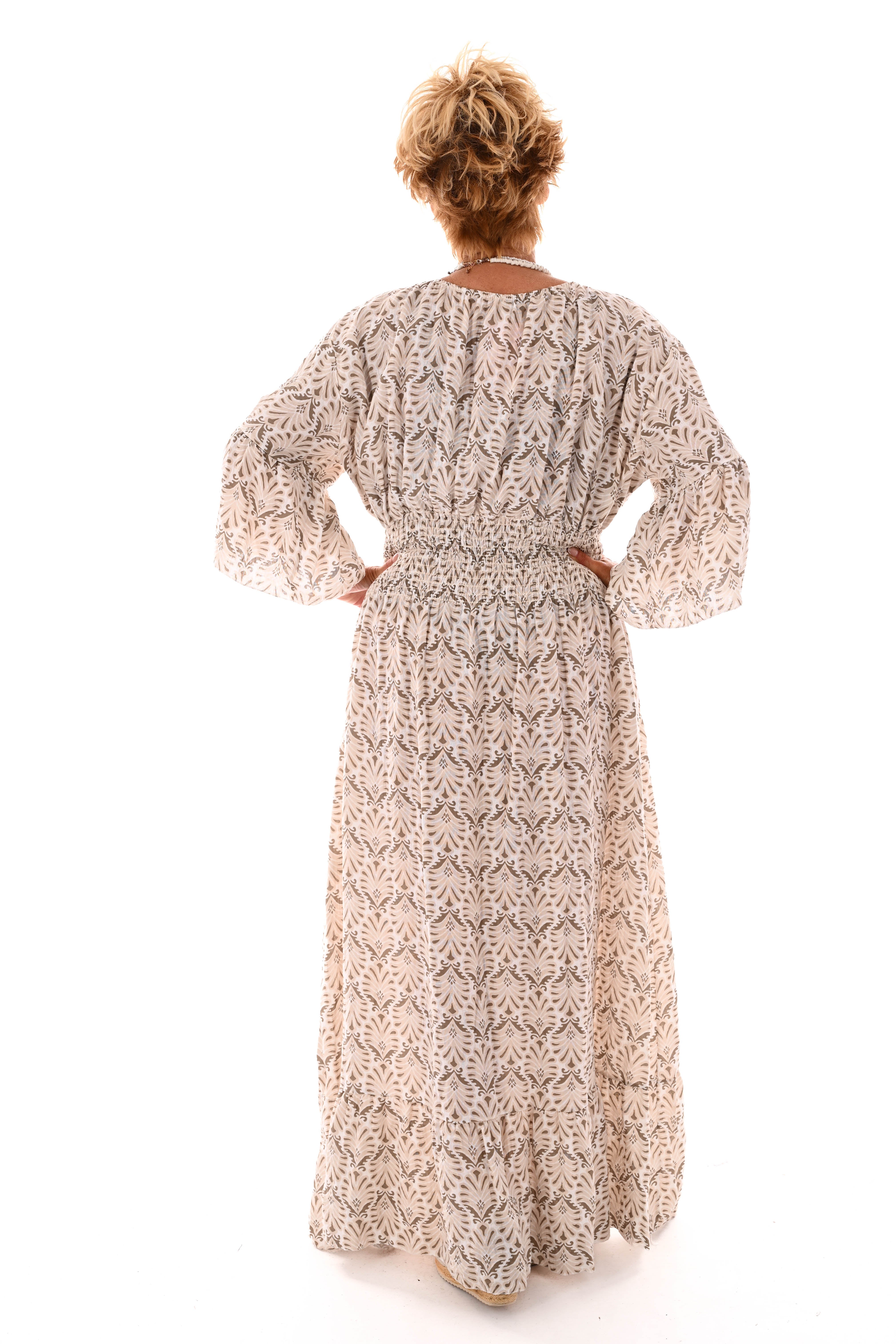 Lange wafeljurk v-hals trompetmouwen barok beige