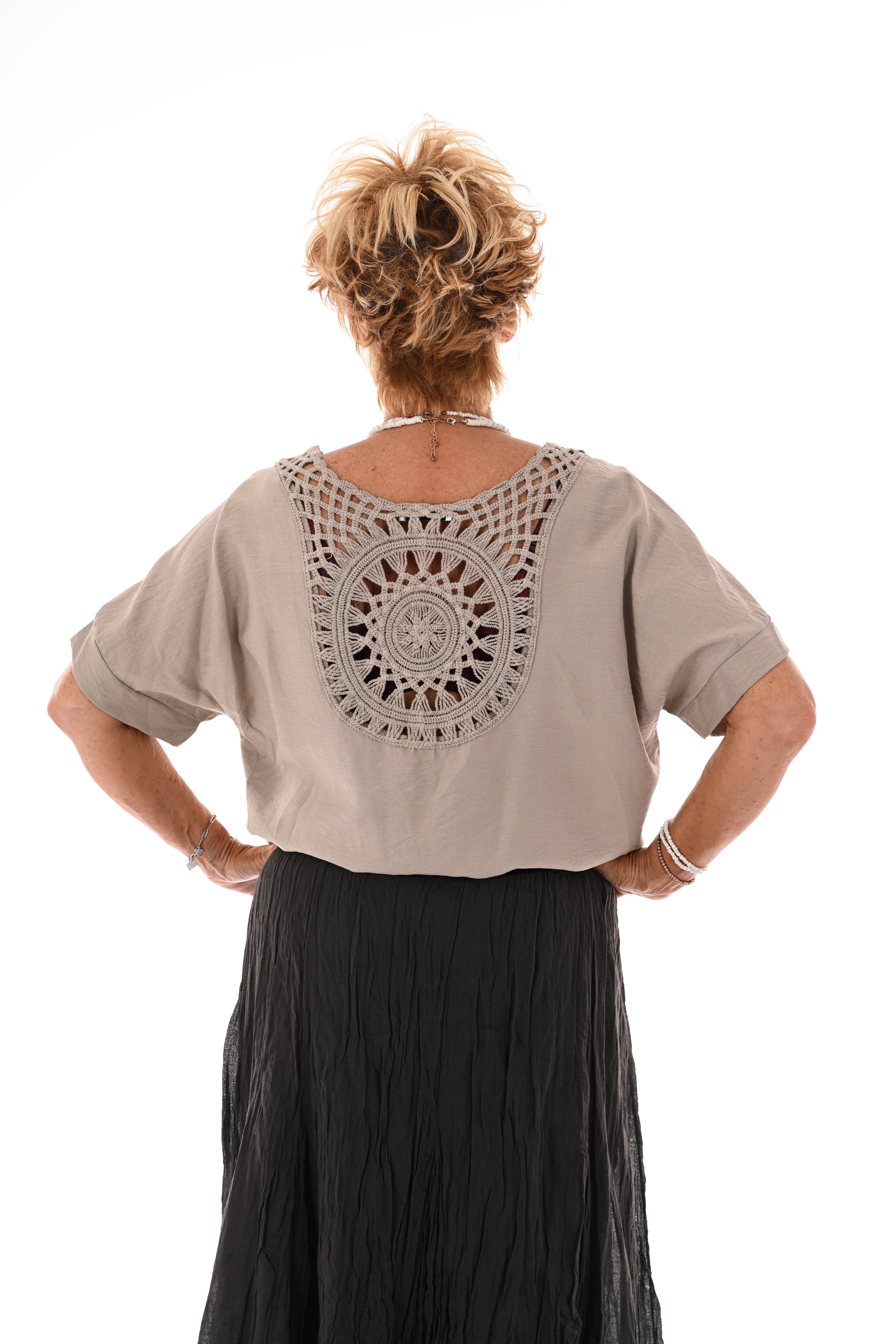Top gehaakte rug met knoop taupe