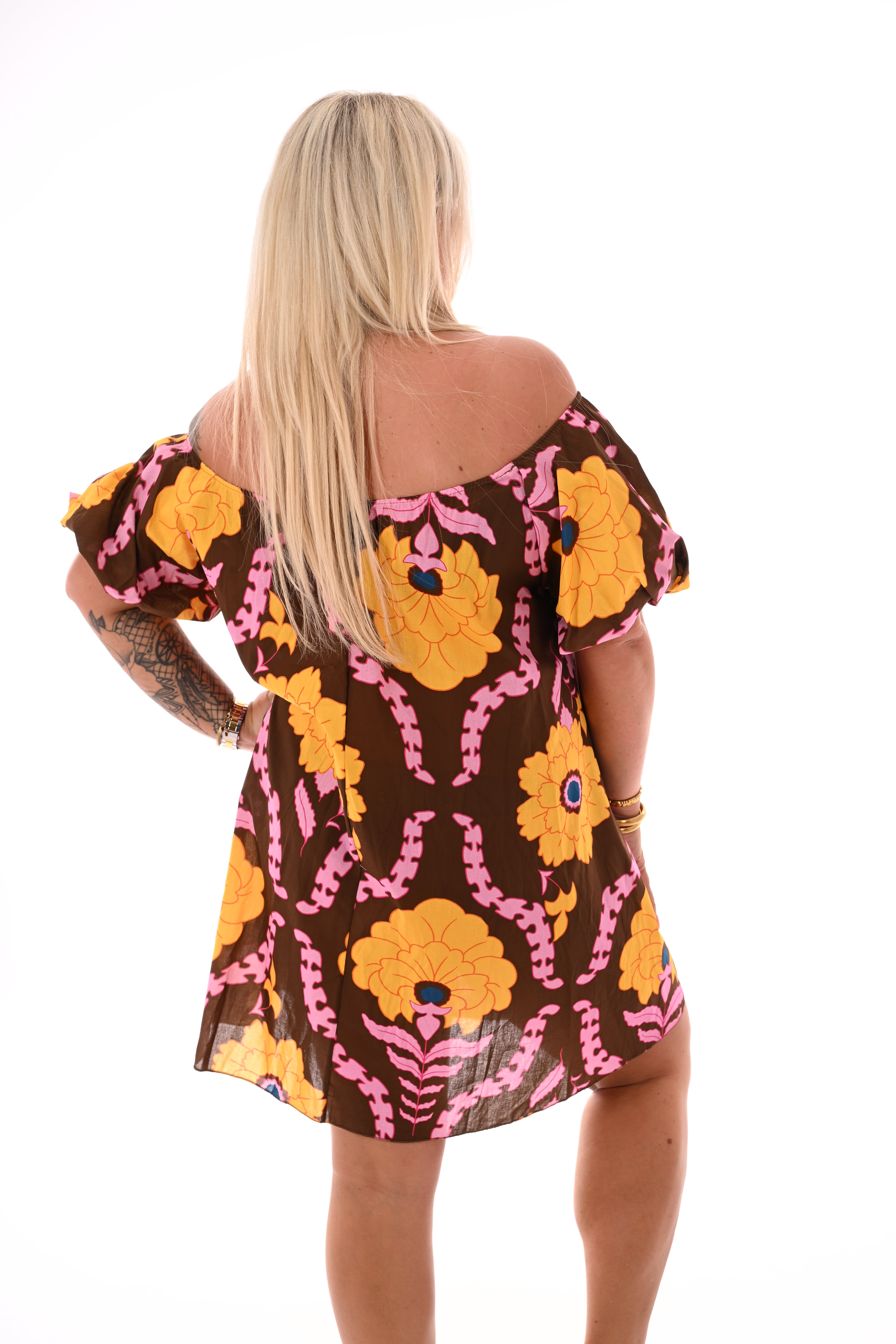 Off-shoulder jurk korte pofmouwen bloemen bruin/geel