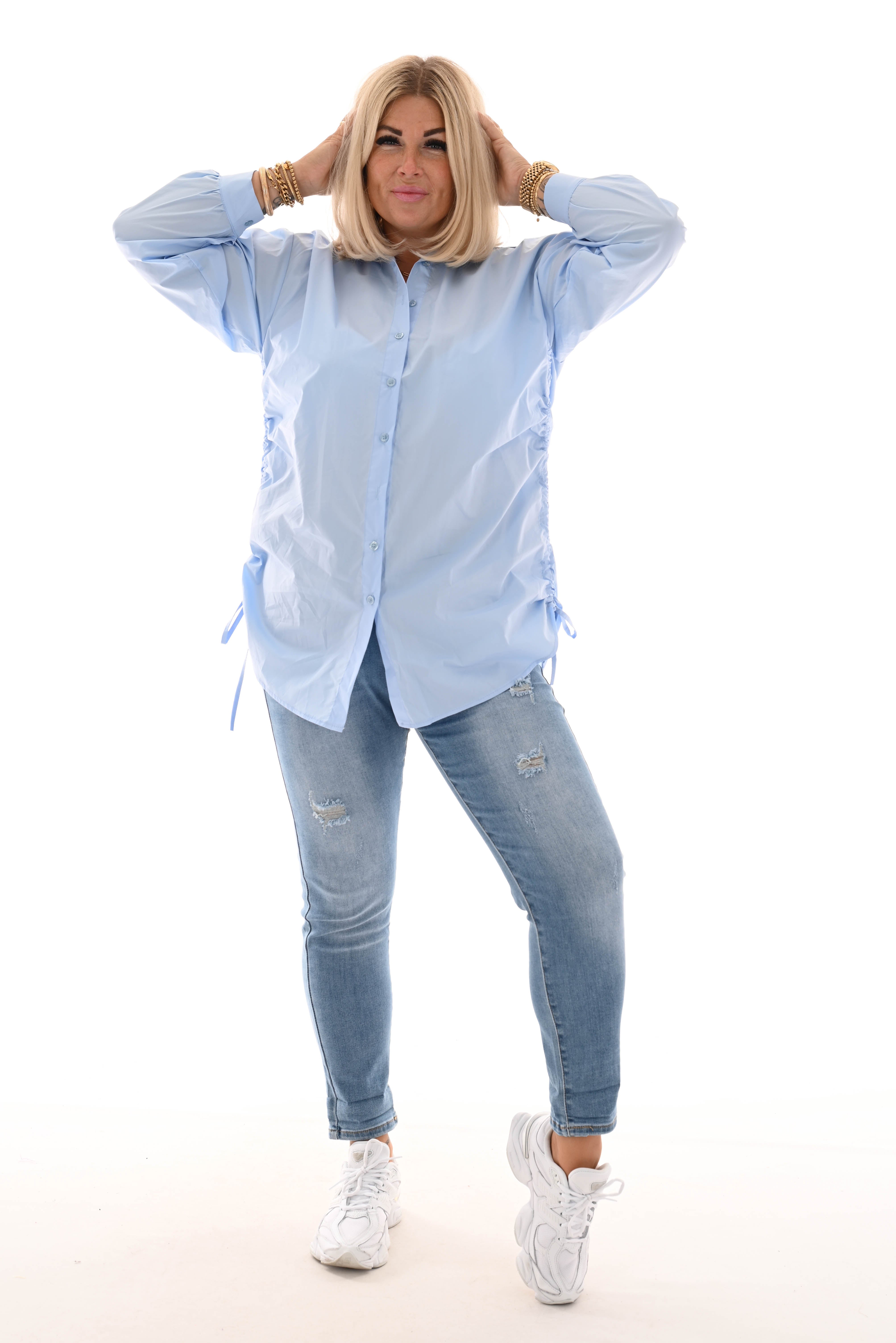 Doorknoop blouse gesmockte taille lichtblauw
