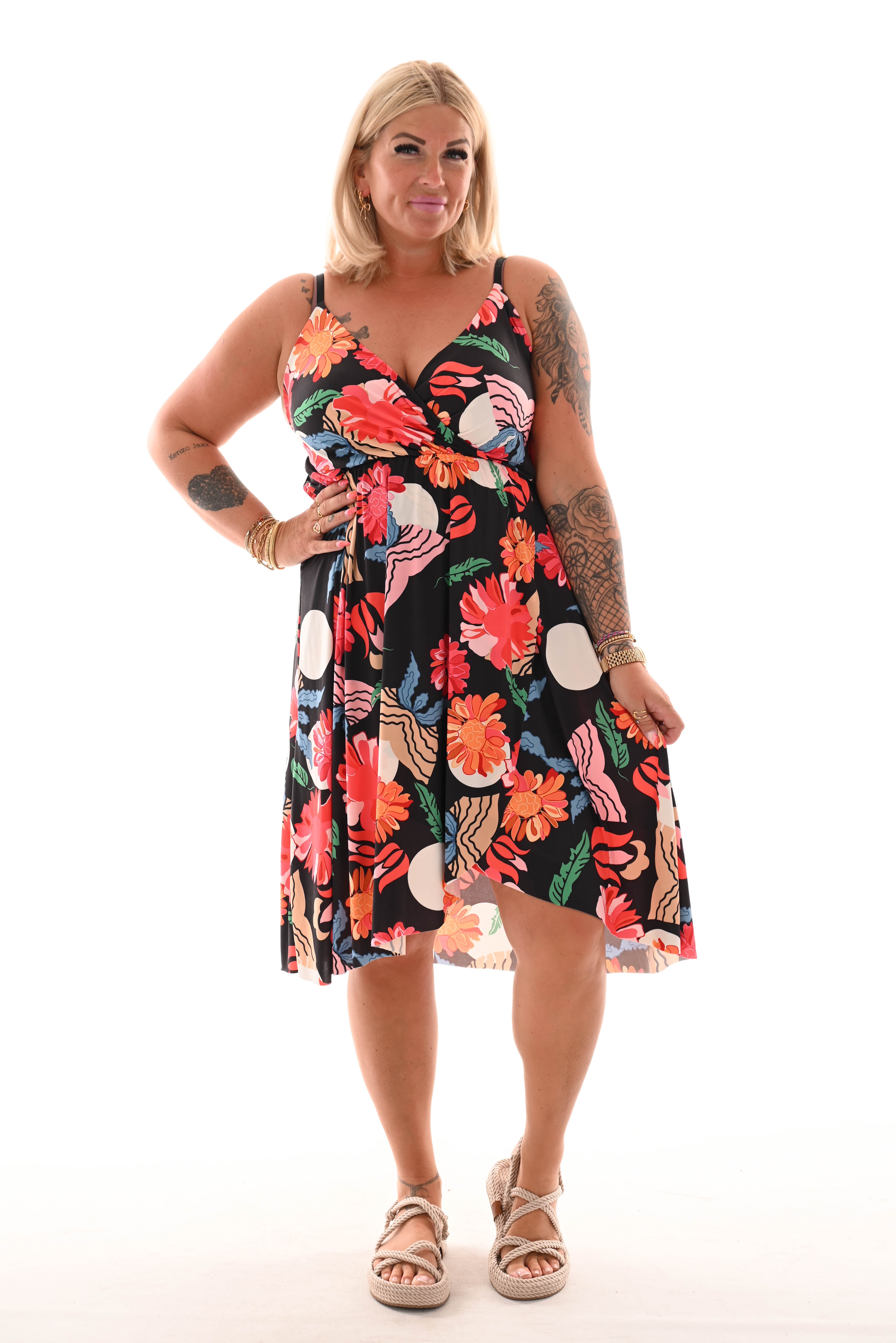Korte jurk spaghetti bandjes bloemen print zwart