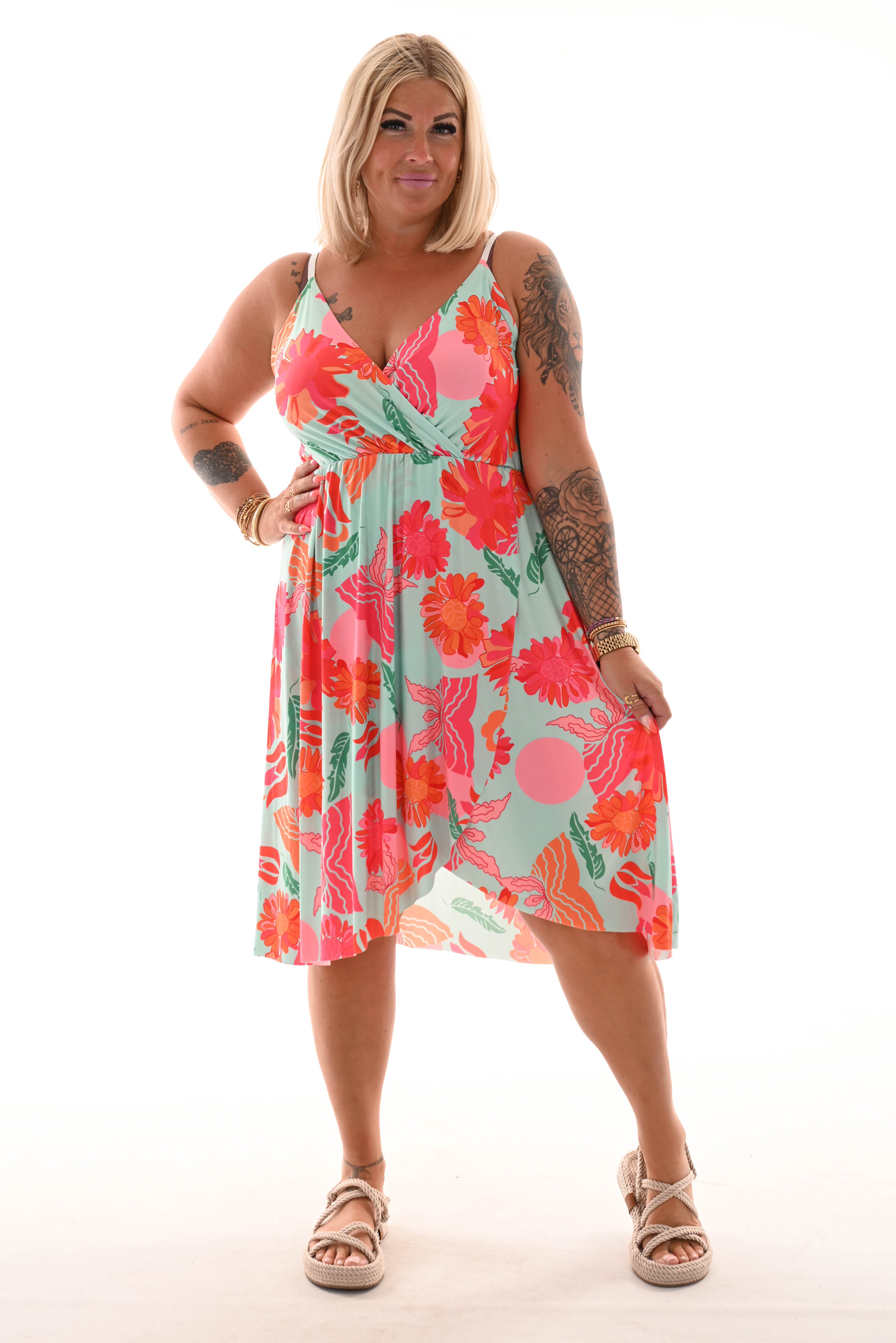 Korte jurk spaghetti bandjes bloemen print lichtblauw