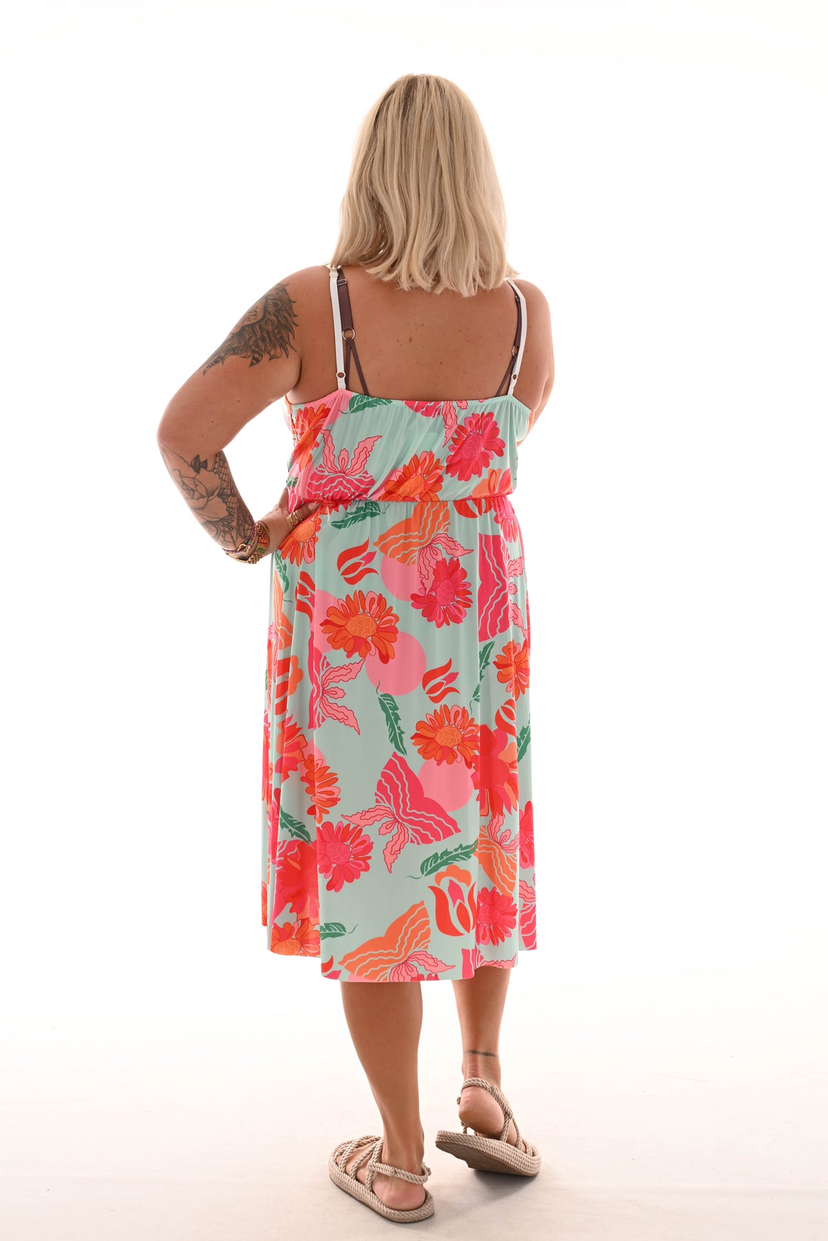 Korte jurk spaghetti bandjes bloemen print lichtblauw