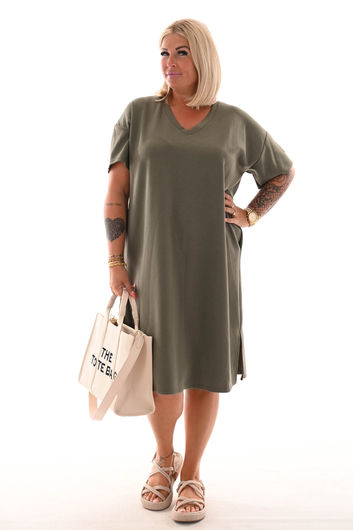 Sweaterdress v-hals korte mouwen applicatie legergroen