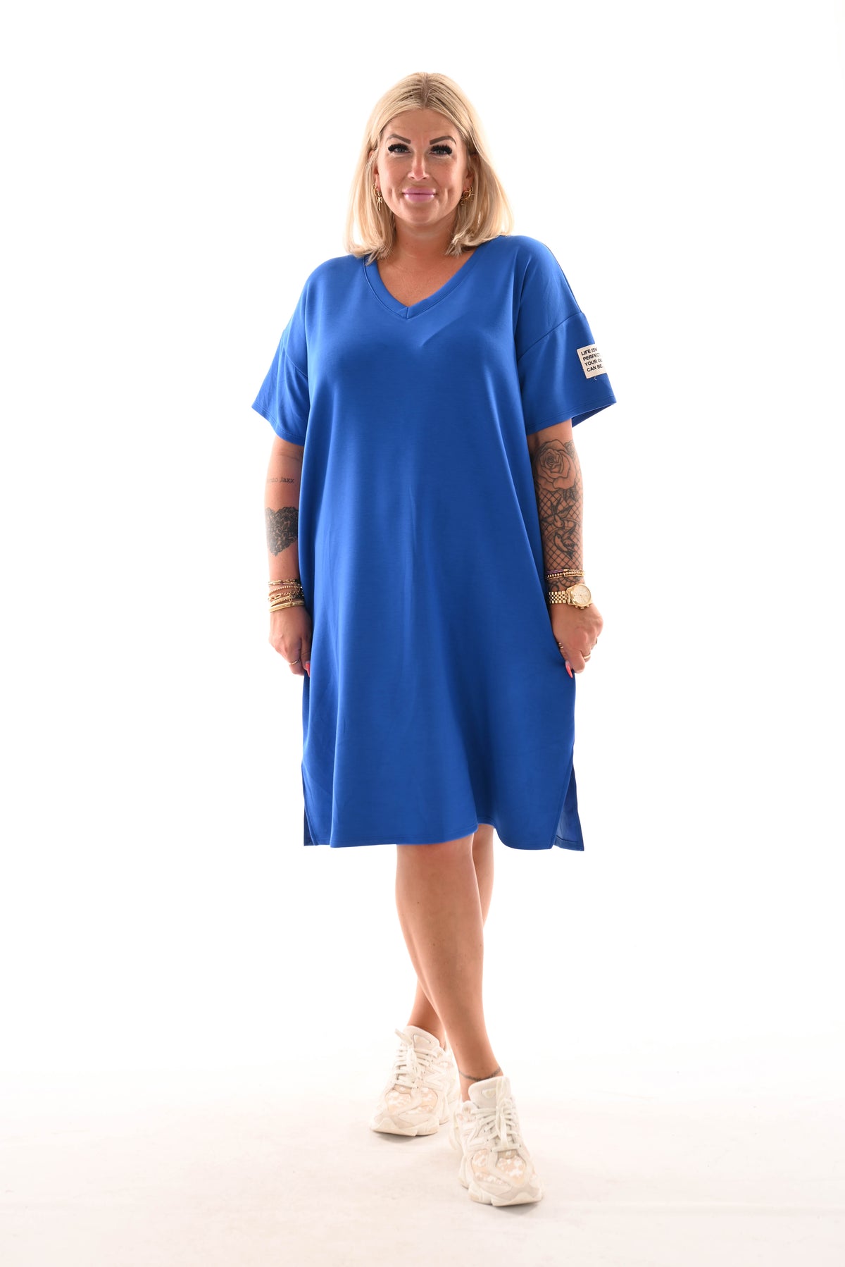 Sweaterdress v-hals korte mouwen applicatie kobaltblauw