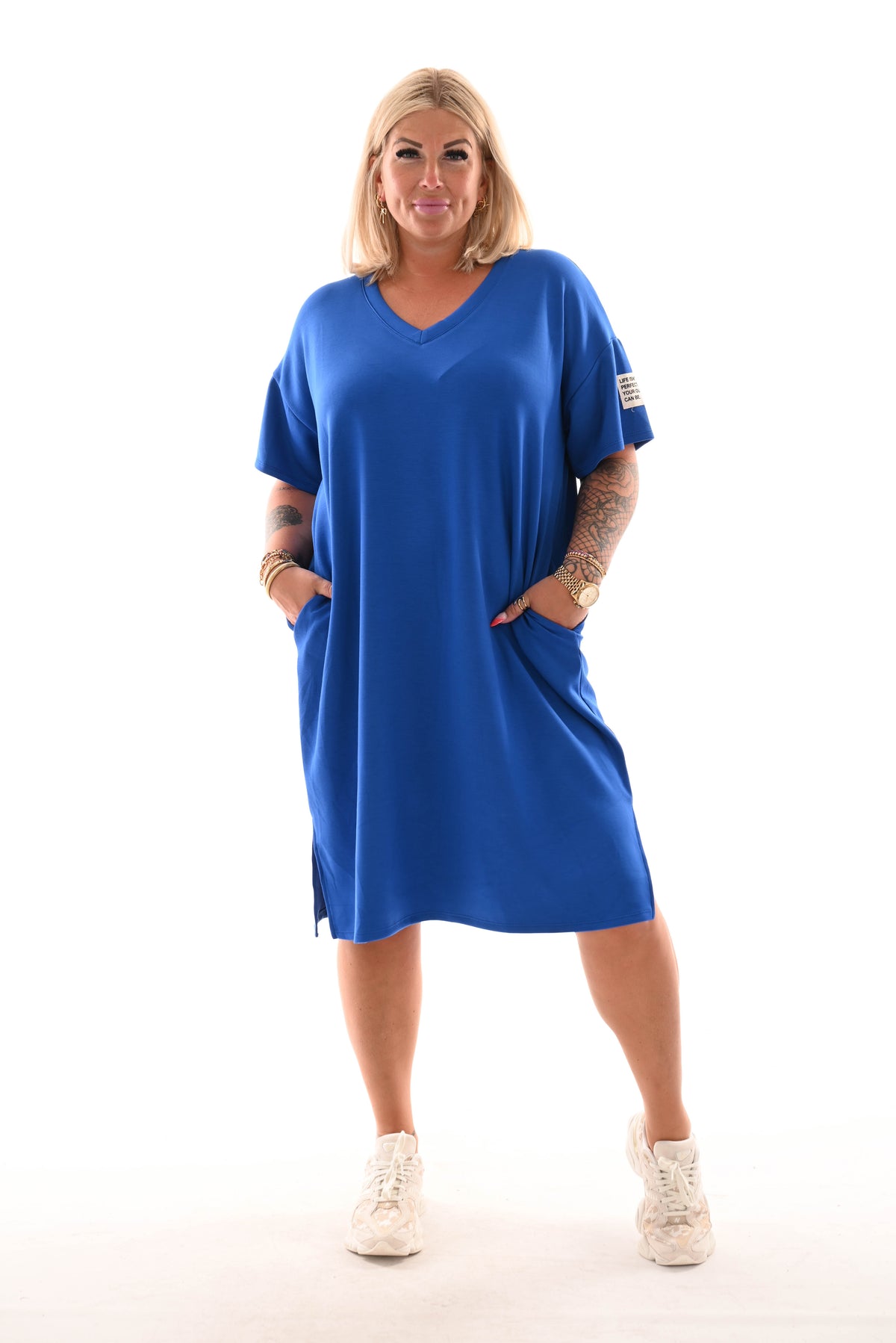 Sweaterdress v-hals korte mouwen applicatie kobaltblauw