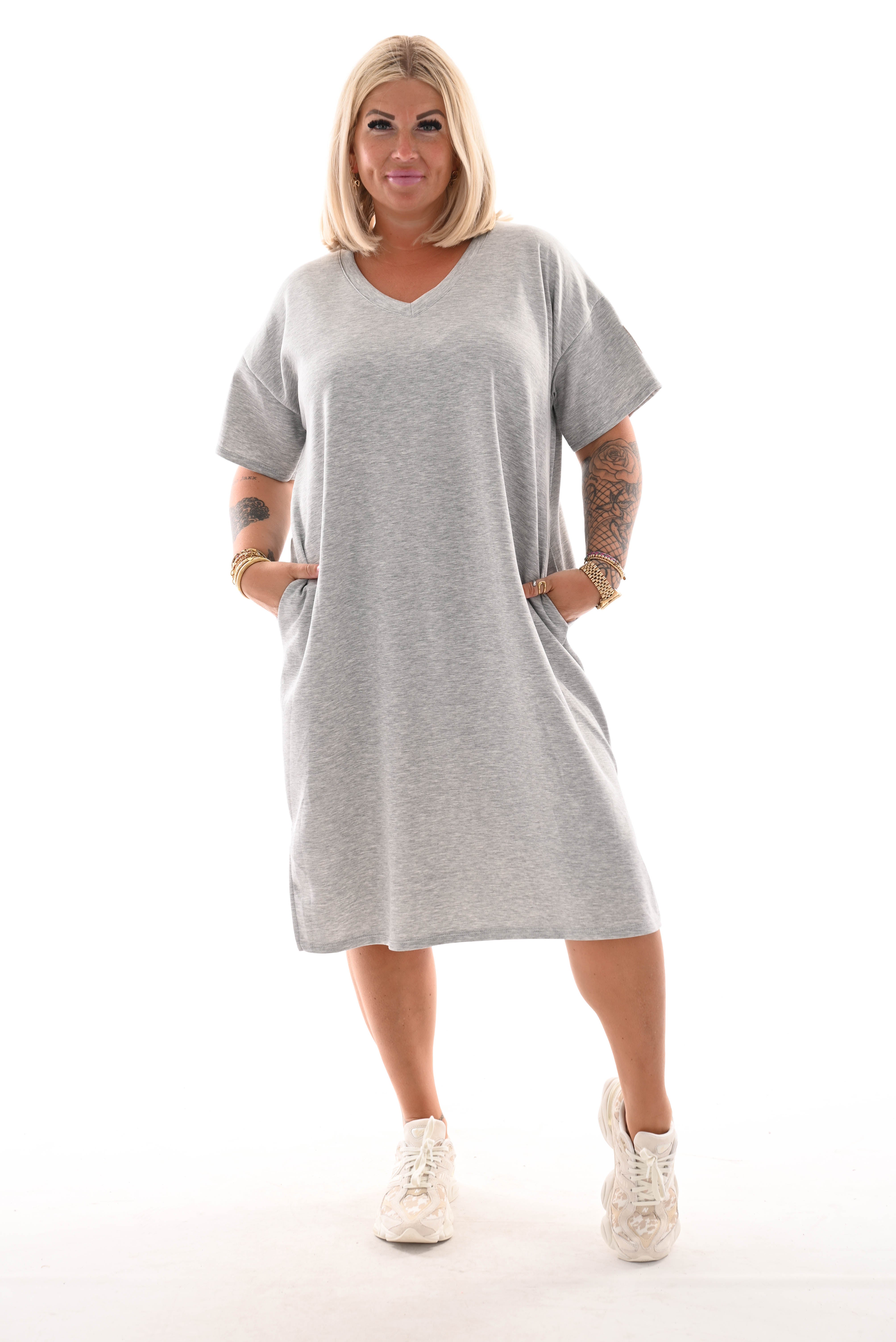 Sweaterdress v-hals korte mouwen applicatie grijs
