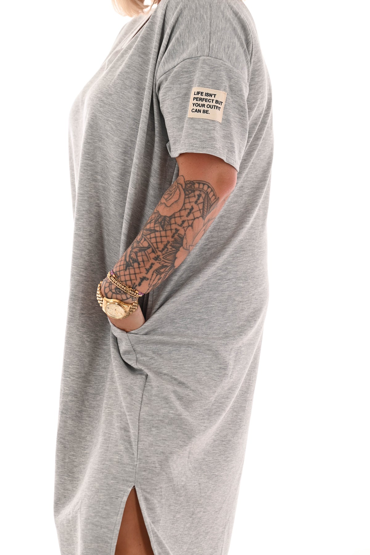Sweaterdress v-hals korte mouwen applicatie grijs