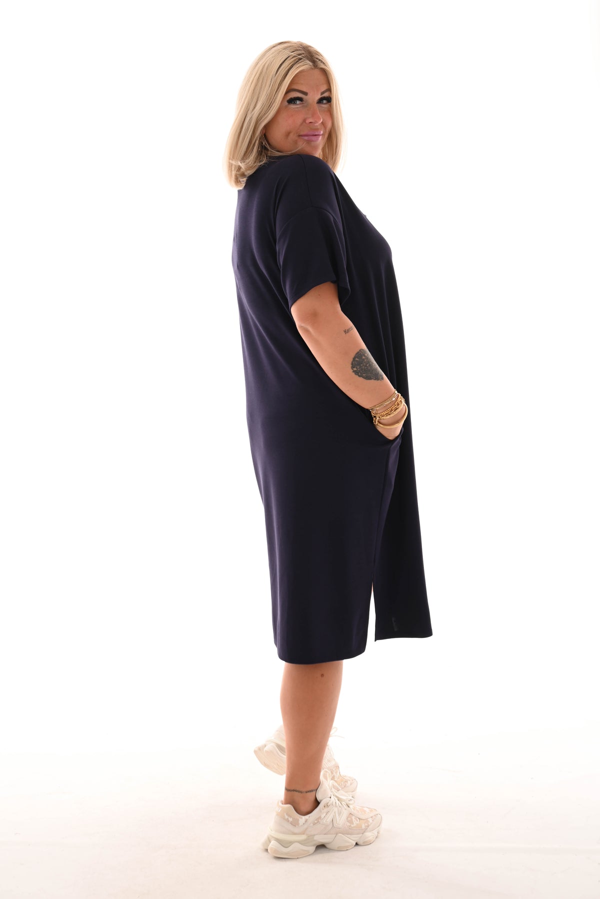 Sweaterdress v-hals korte mouwen applicatie marineblauw