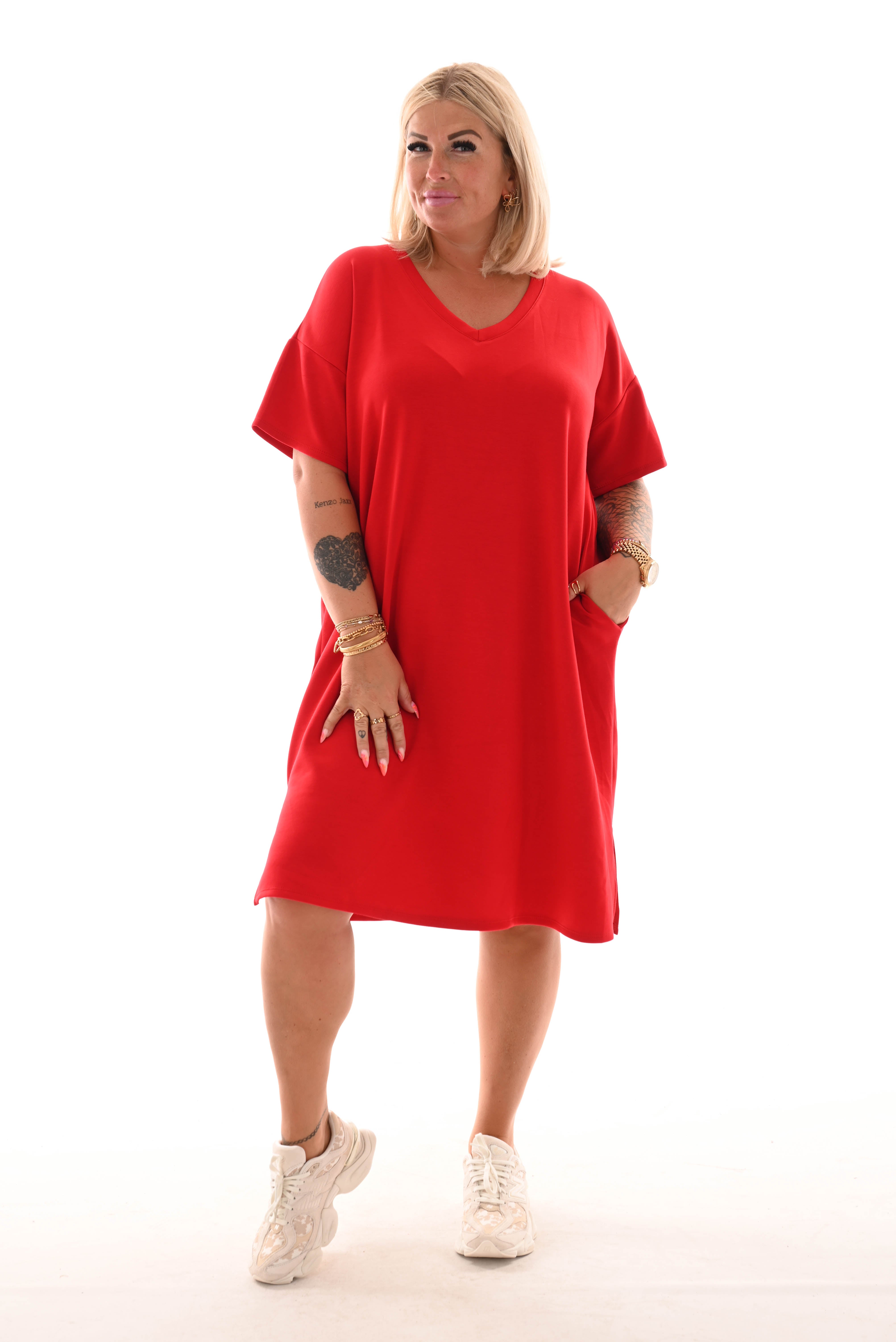 Sweaterdress v-hals korte mouwen applicatie rood