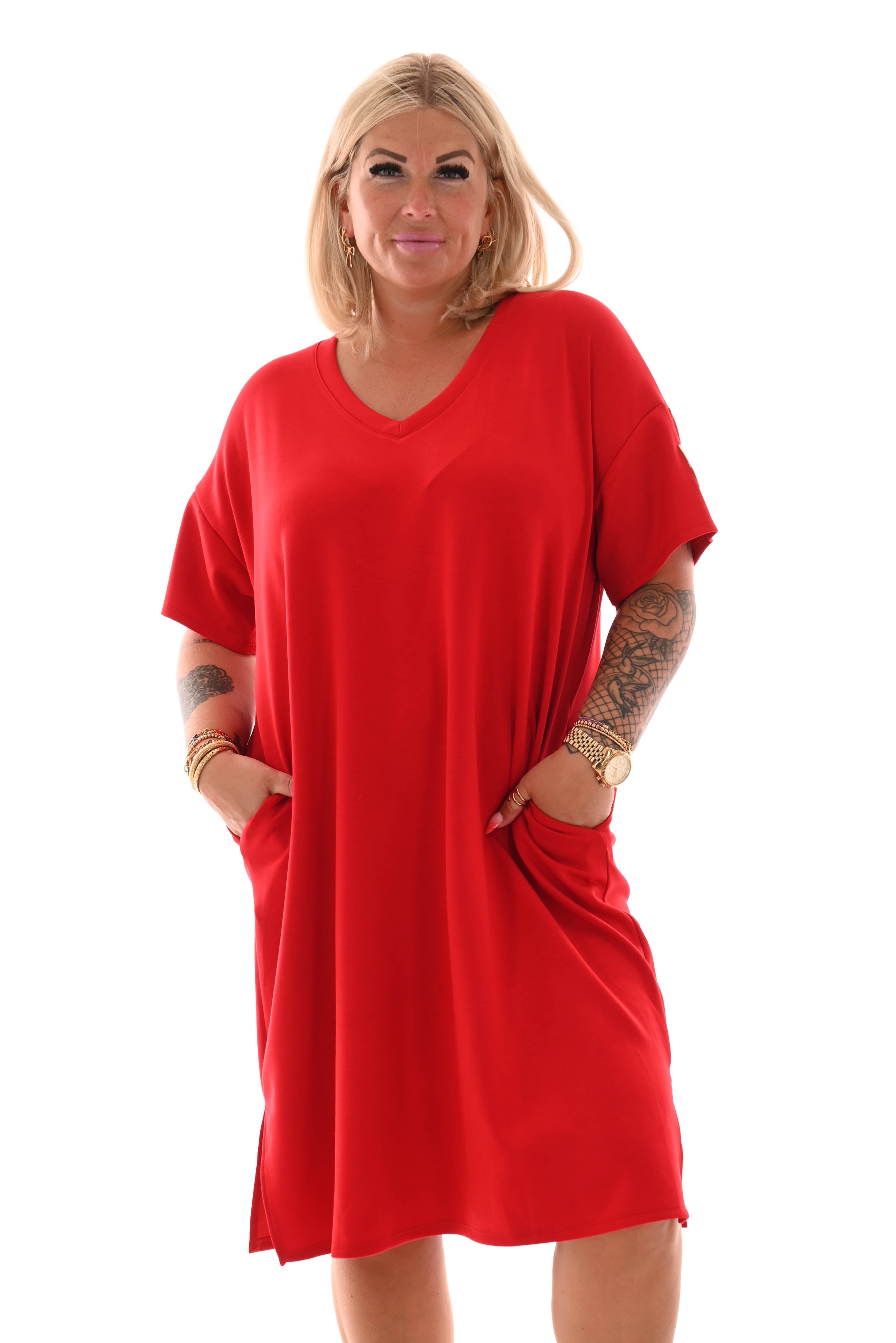 Sweaterdress v-hals korte mouwen applicatie rood