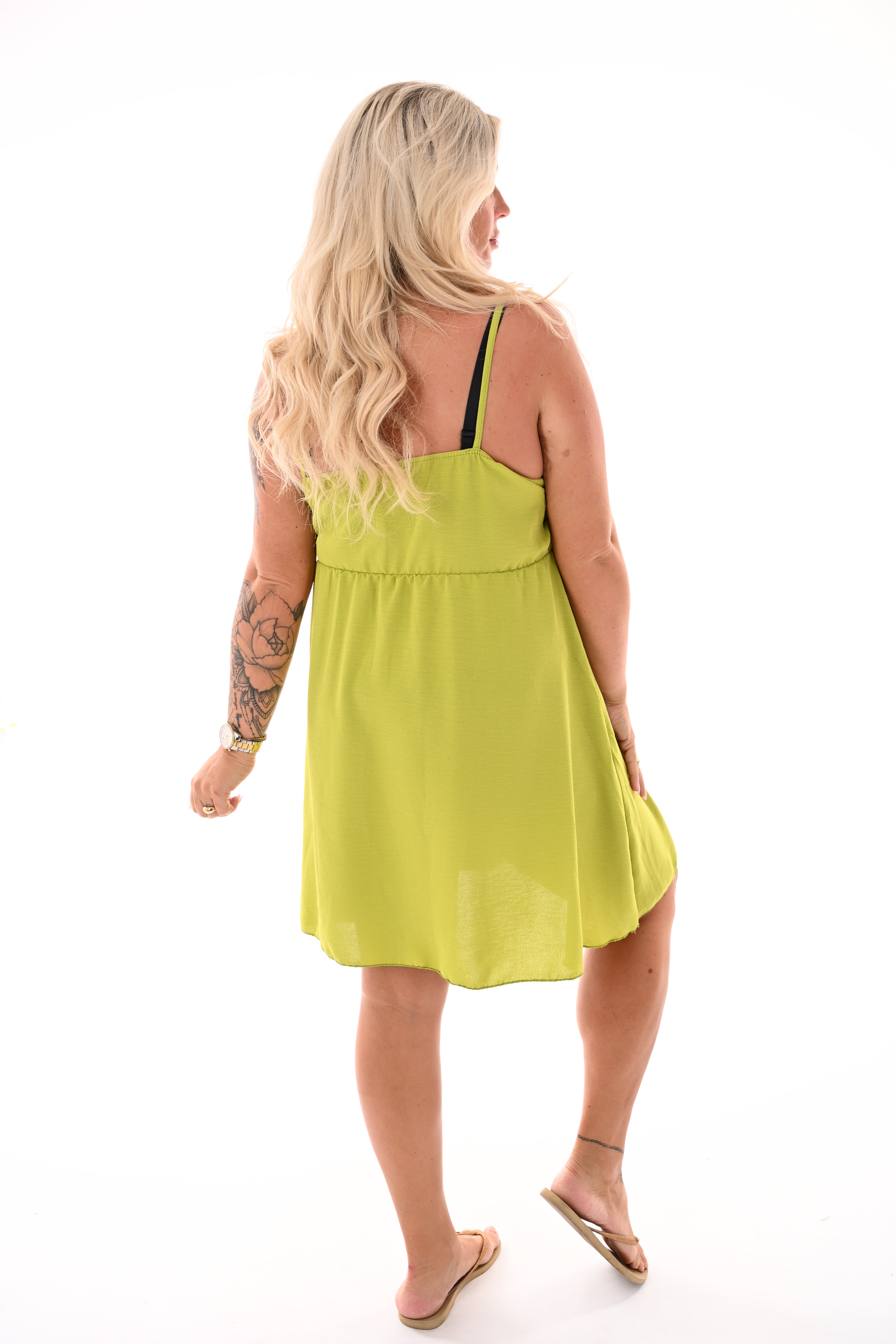 Korte jurk met strik smalle bandjes uni lime