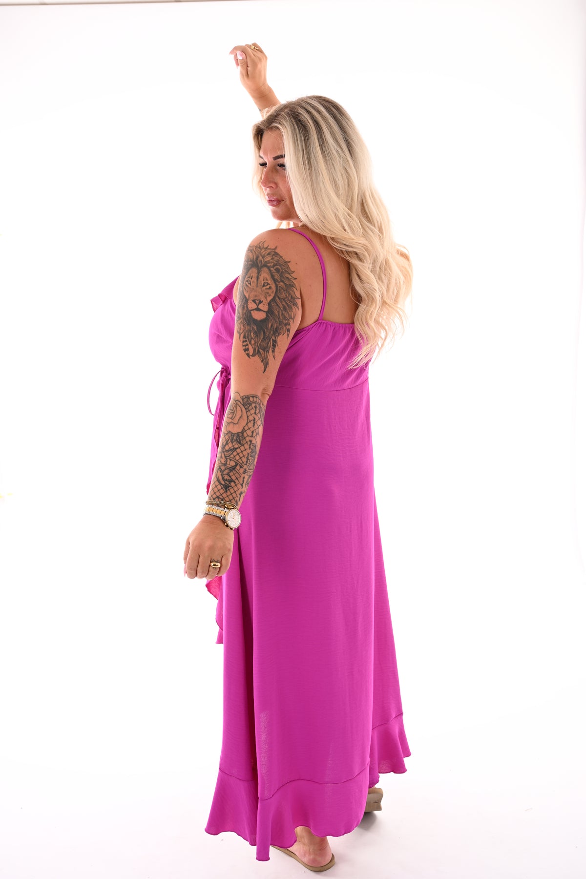 Maxi jurk overslag roezel smalle bandjes uni magenta