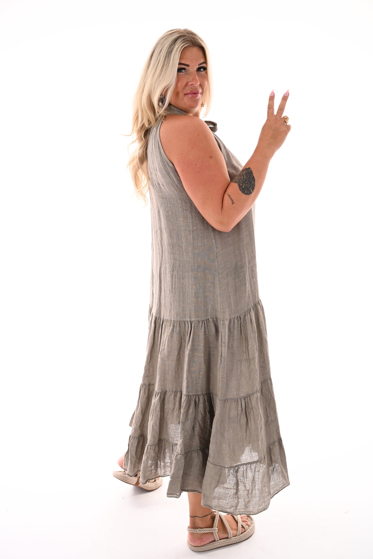 Lange jurk halter knoop taupe