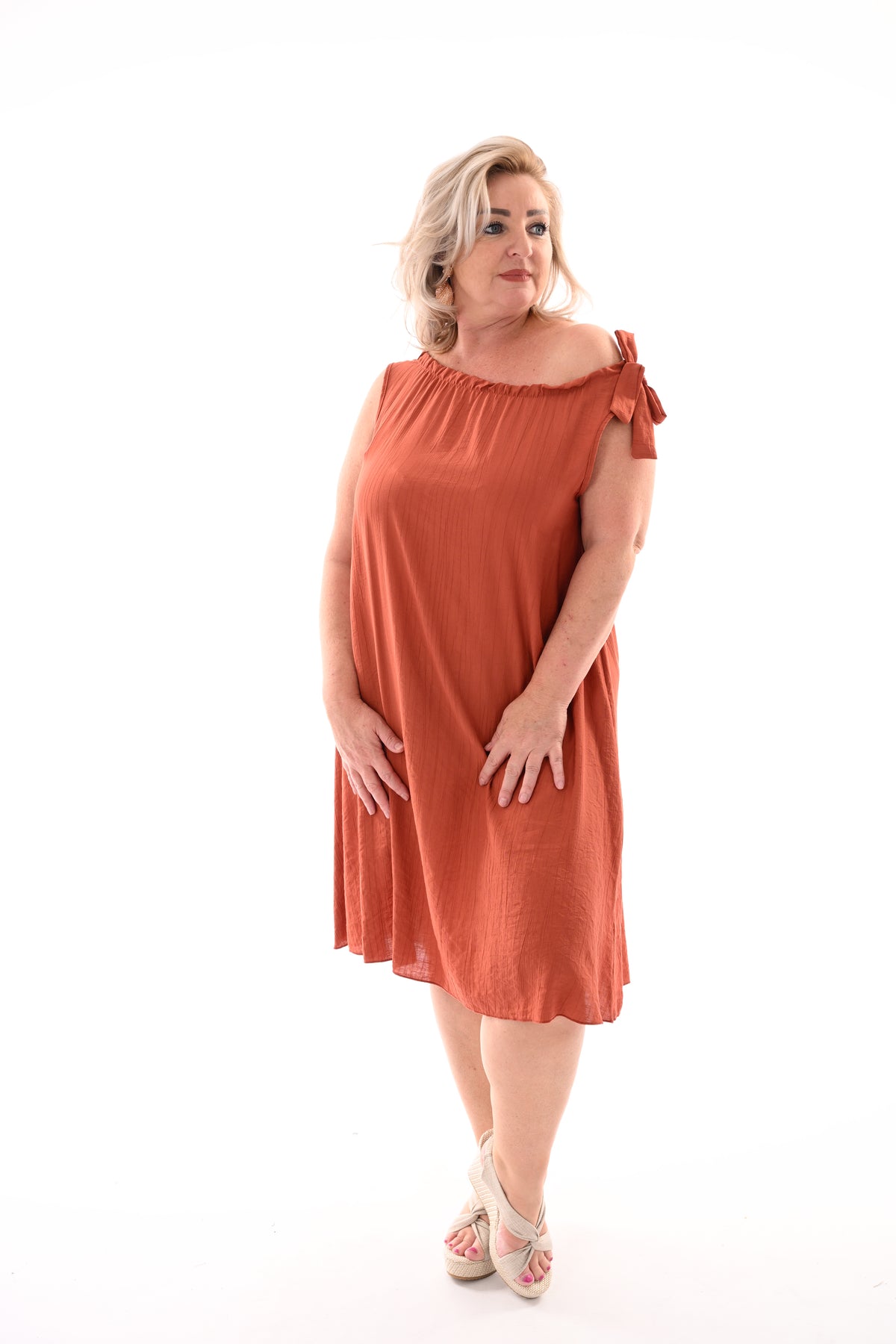 Jurk mouwloos met strik detail brique