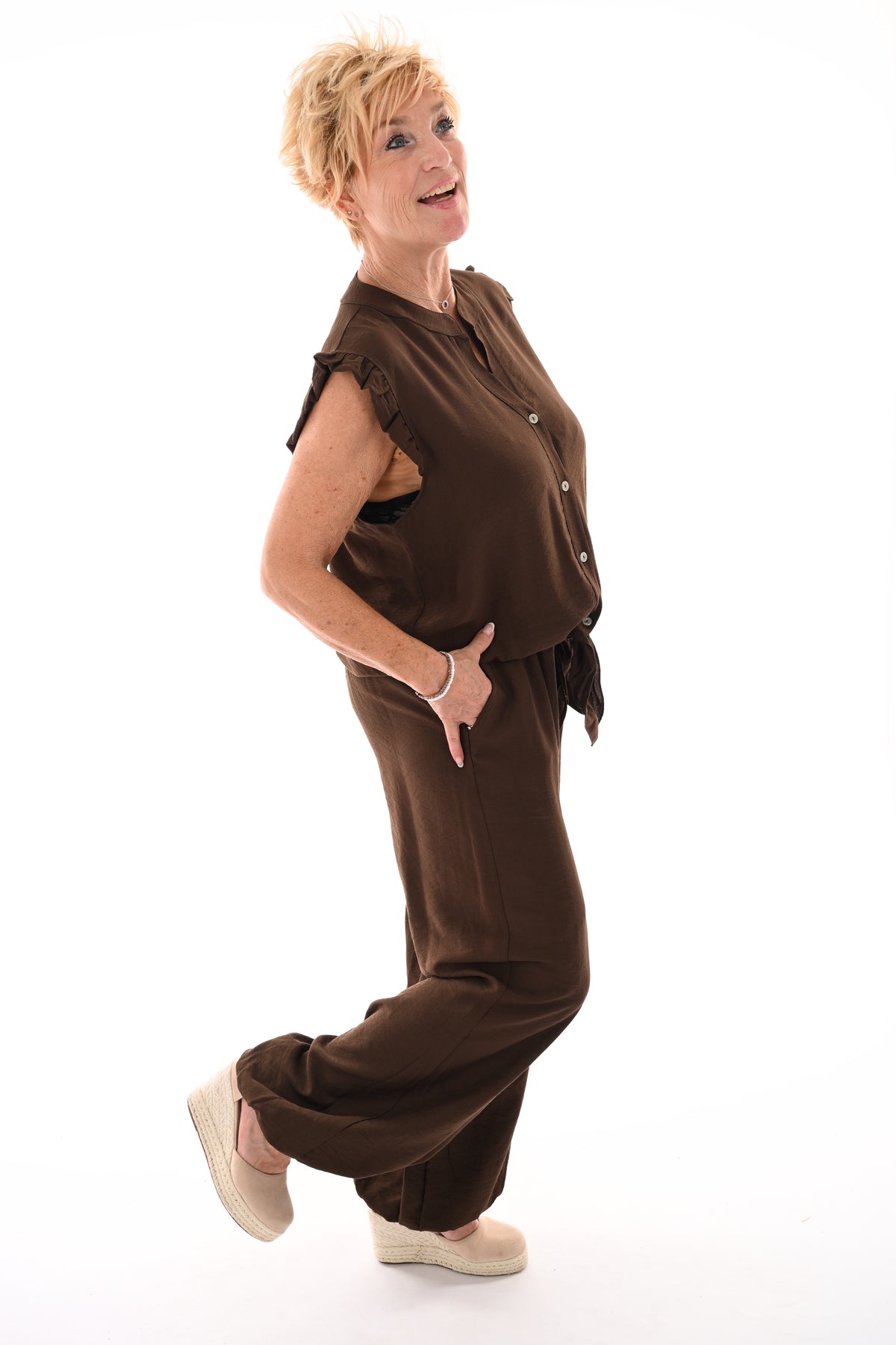 Tweedelig set mouwloos met knoop bruin