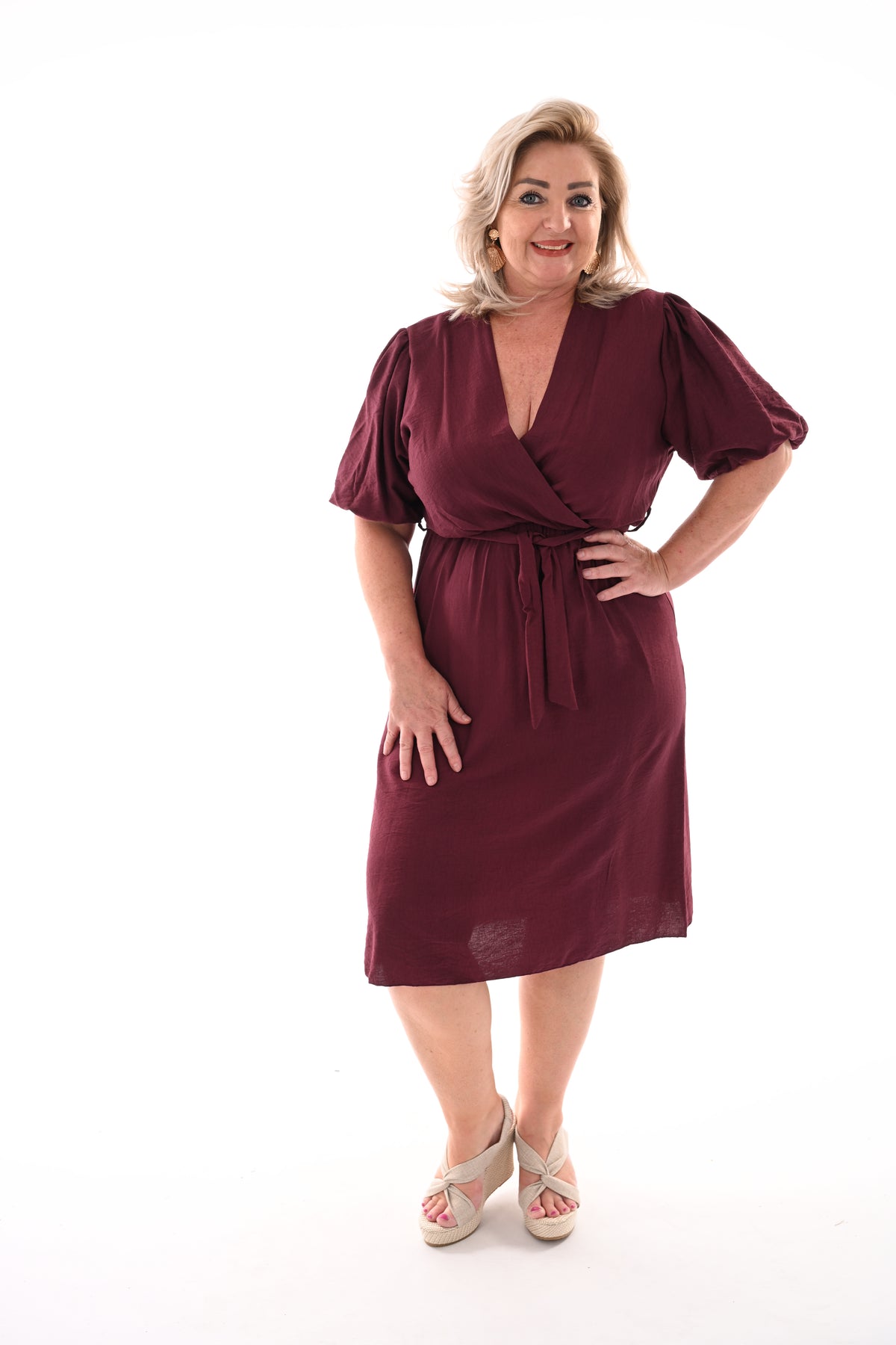 Korte jurk met ceintuur aubergine