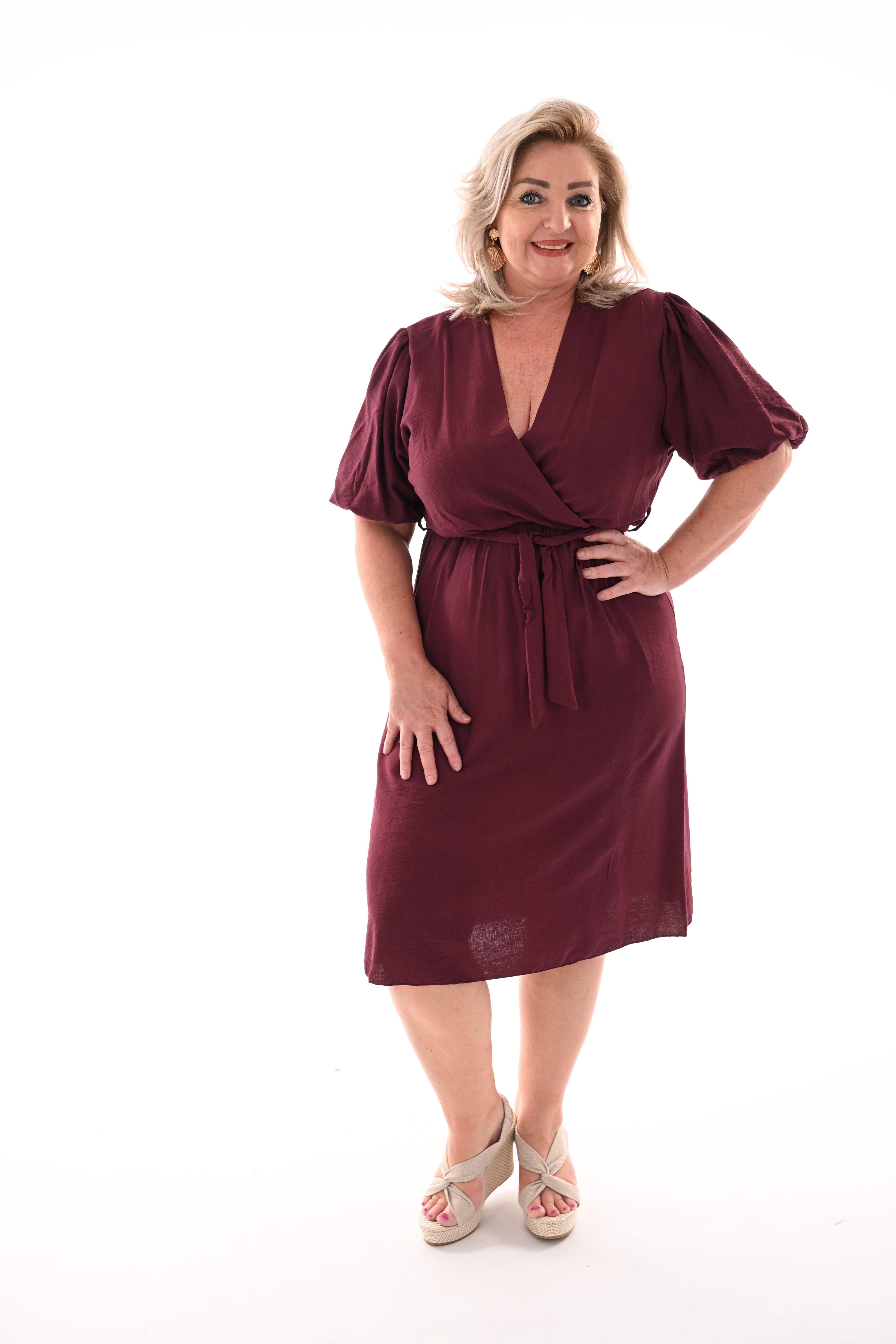 Korte jurk met ceintuur aubergine