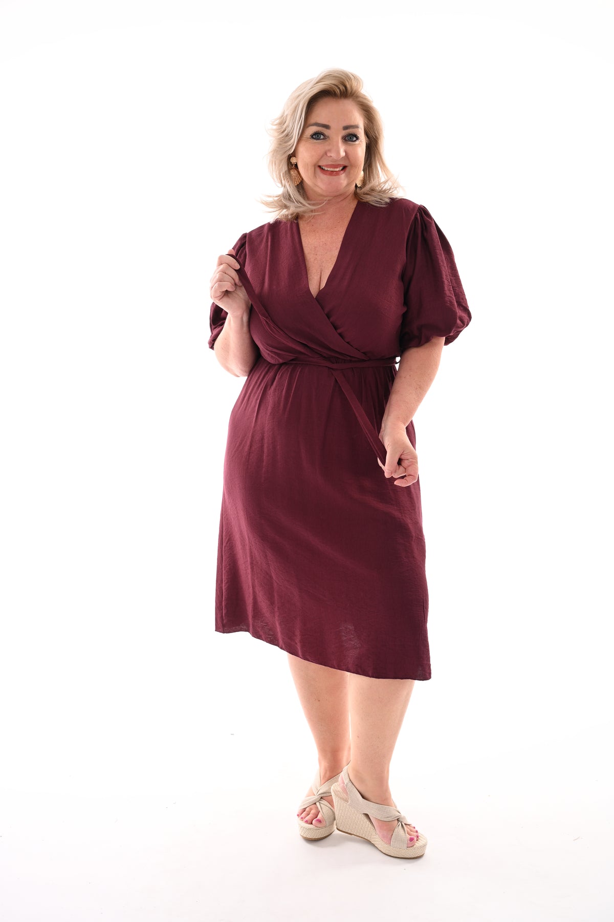 Korte jurk met ceintuur aubergine
