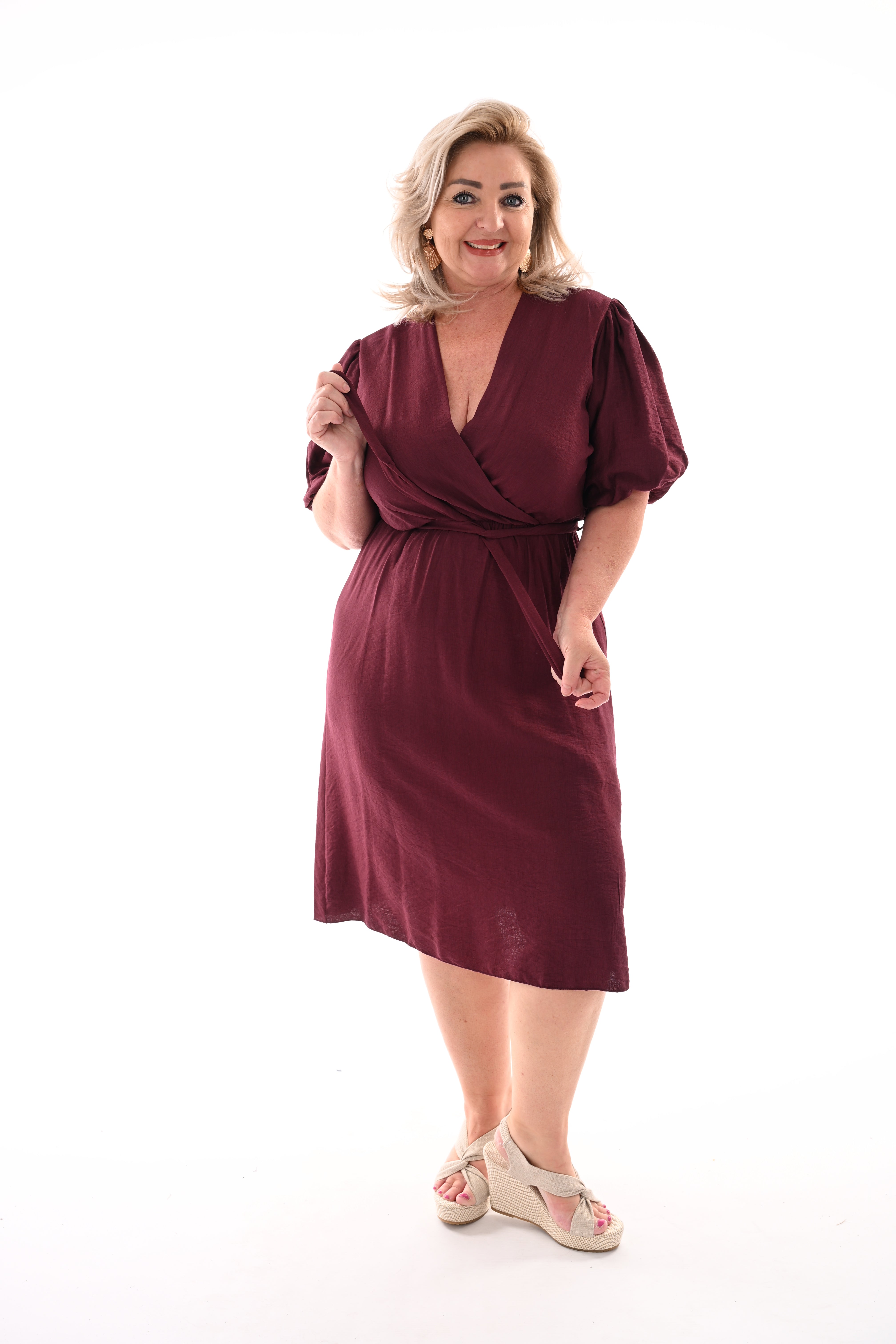 Korte jurk met ceintuur aubergine