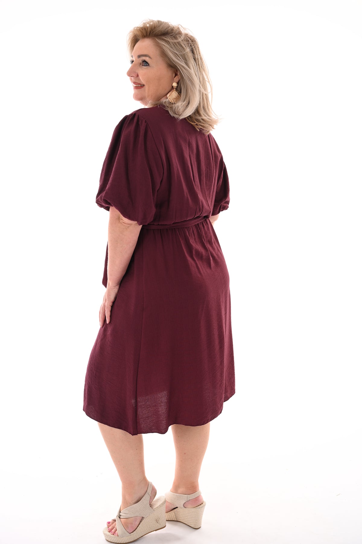 Korte jurk met ceintuur aubergine