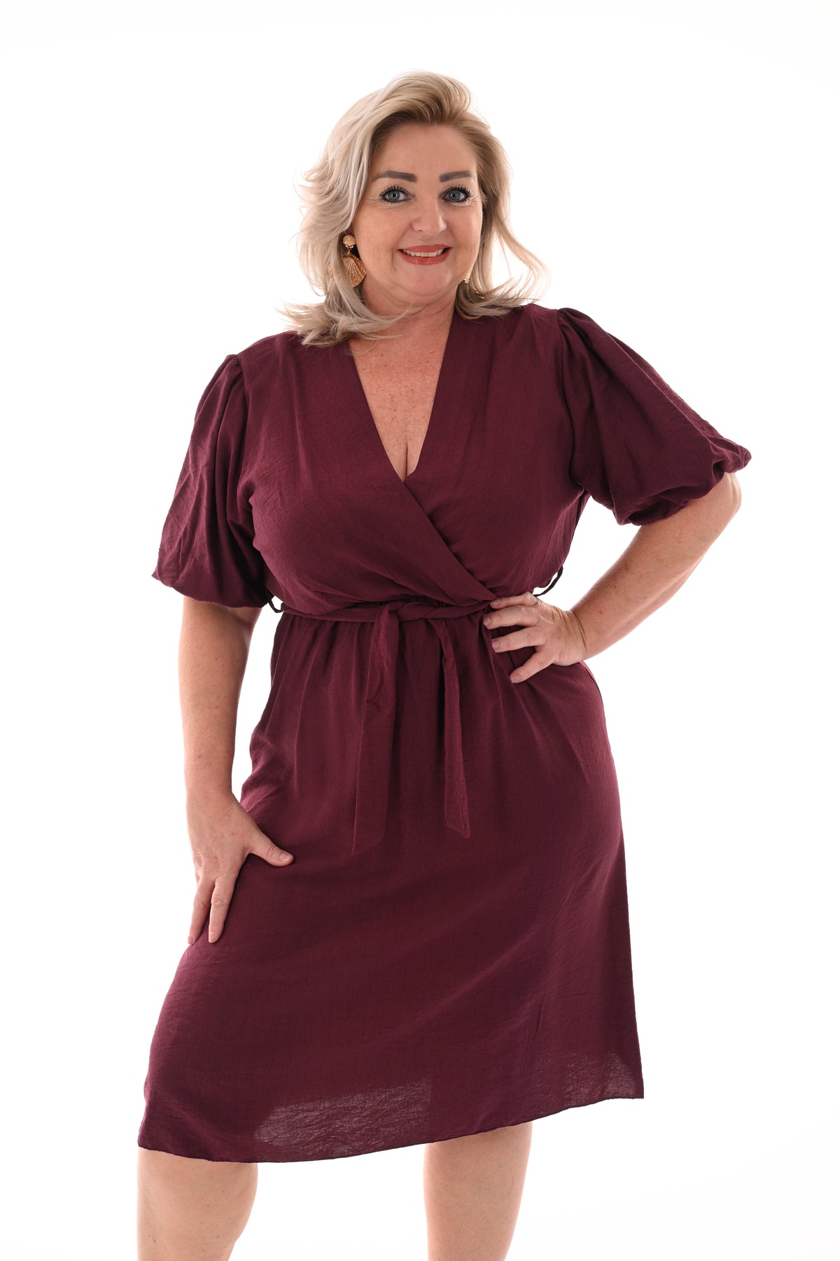Korte jurk met ceintuur aubergine