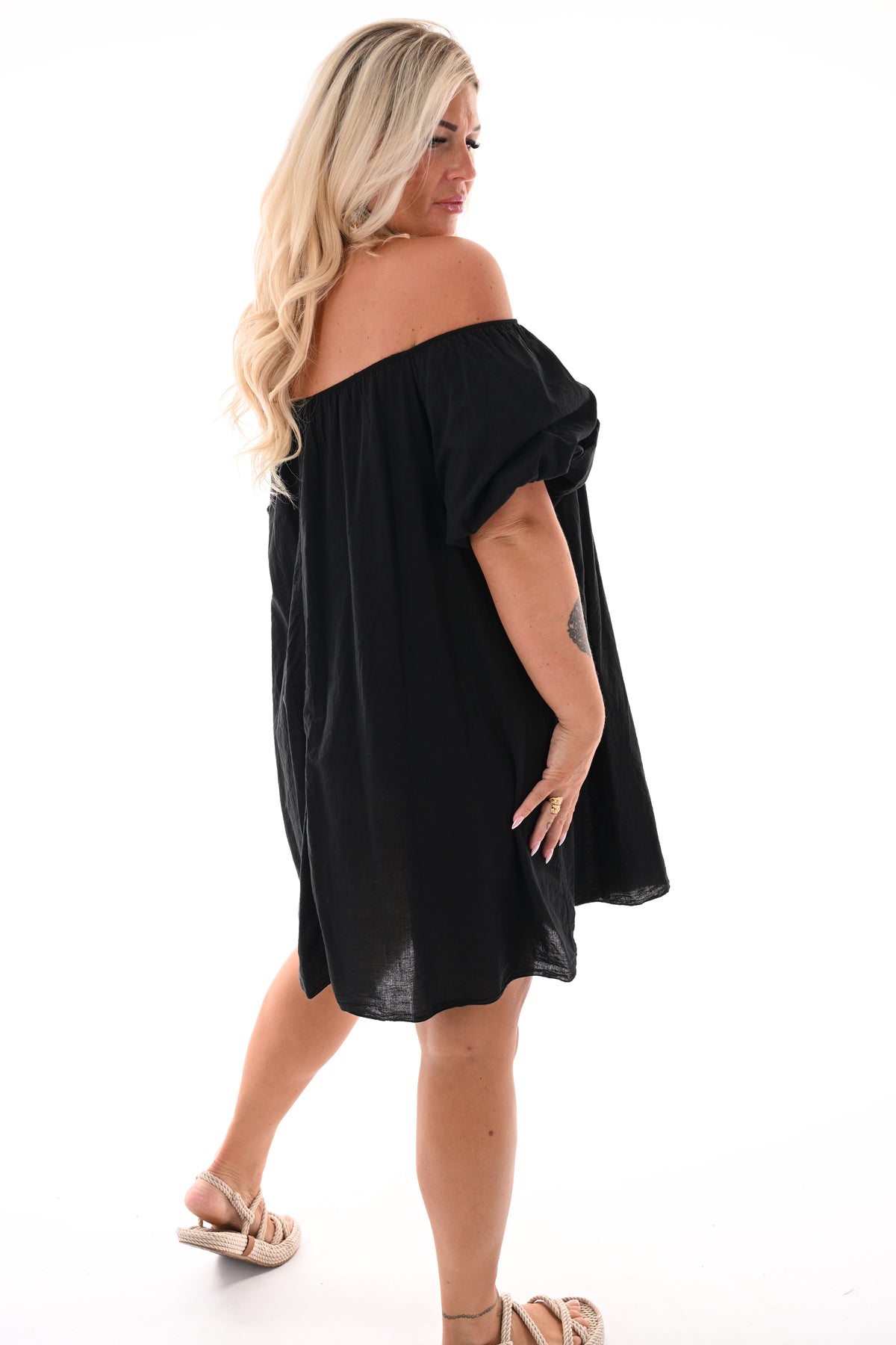 Jurk off-shoulder korte pofmouwen uni zwart