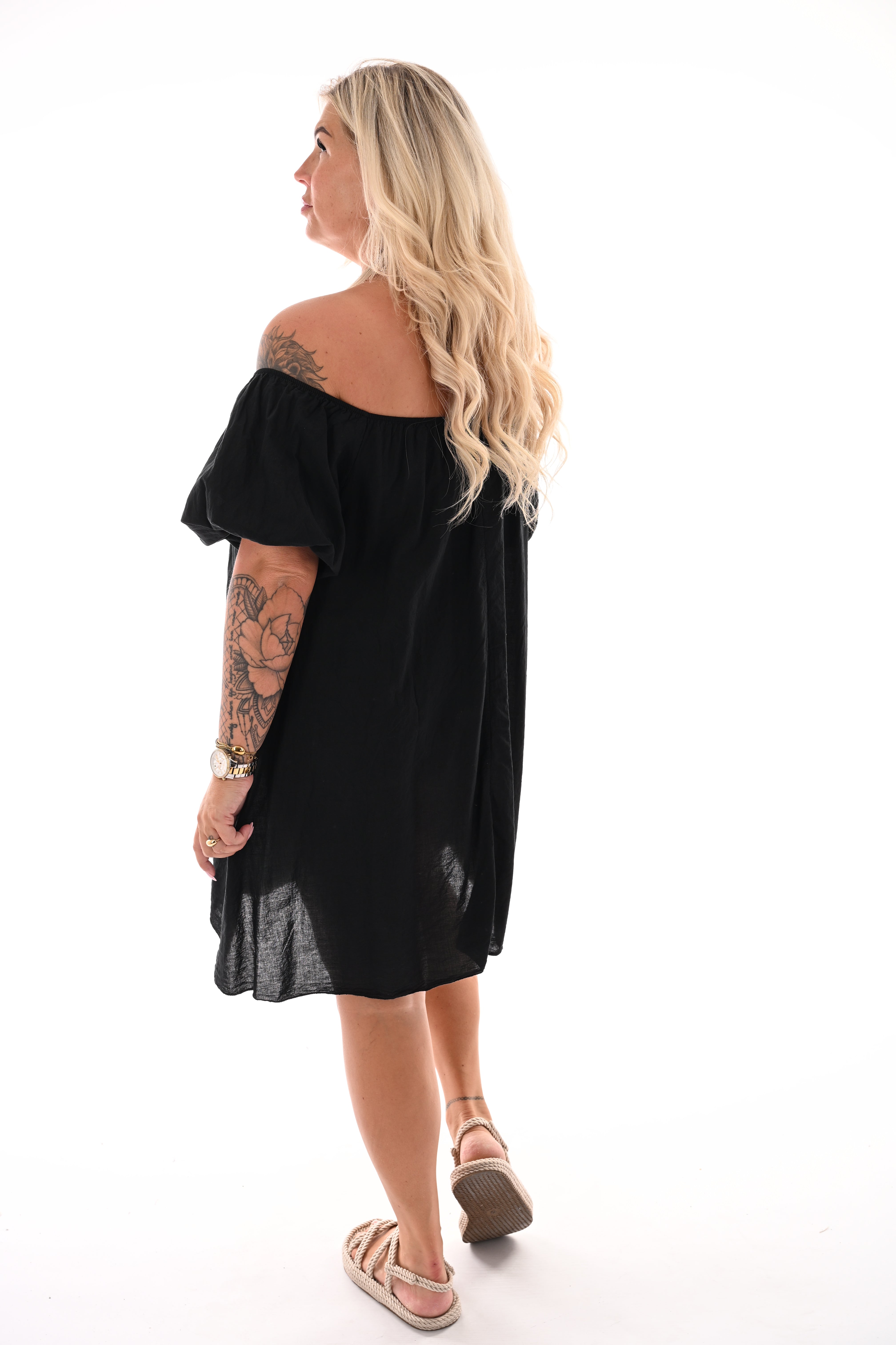 Jurk off-shoulder korte pofmouwen uni zwart