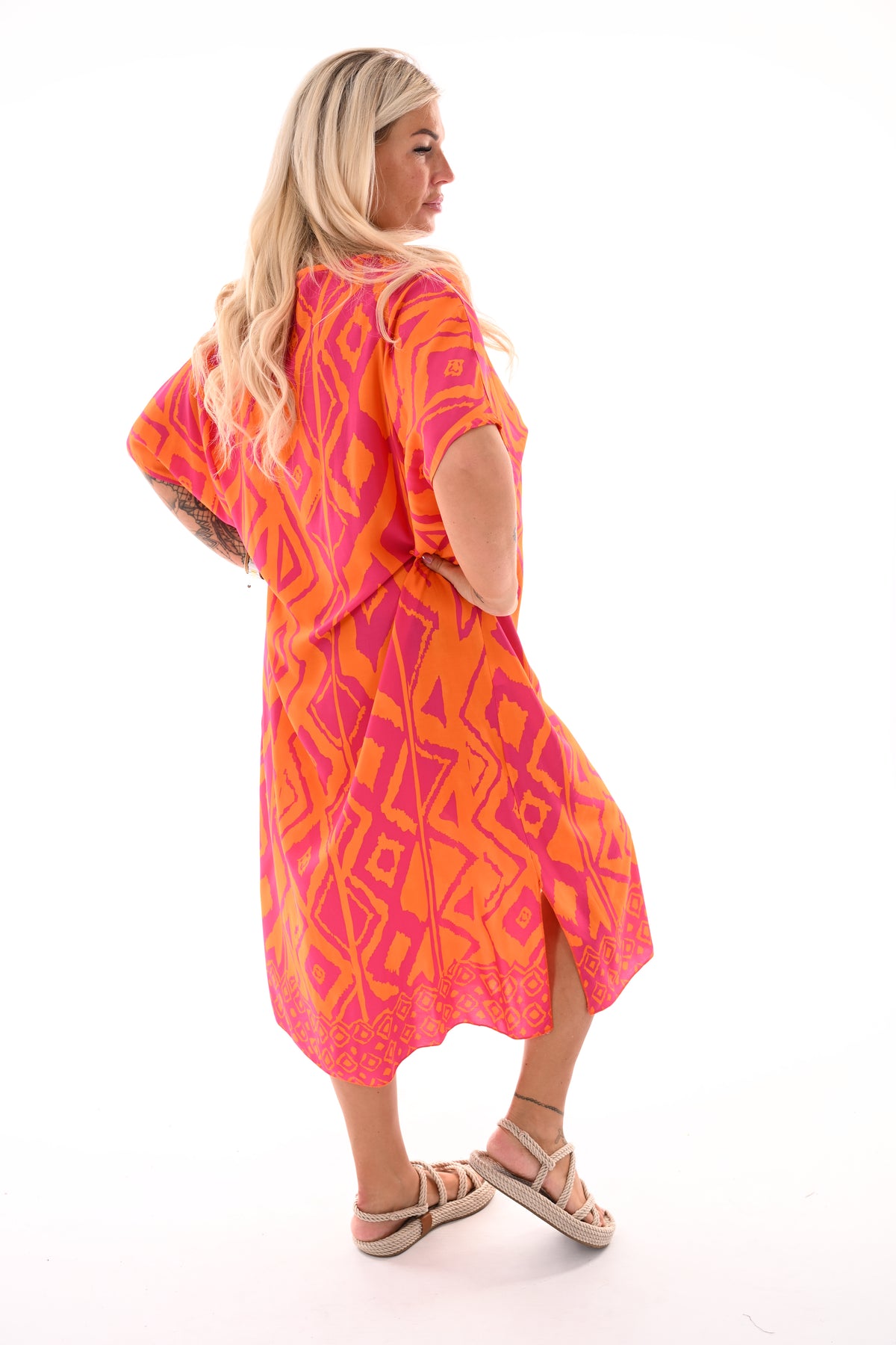 Lange jurk v-hals met ruiten fuchsia/oranje