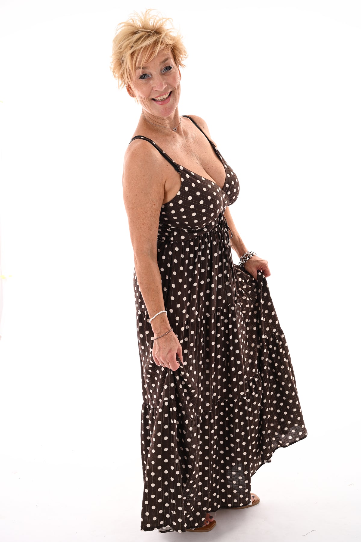 Lange jurk smalle bandjes met dots donkerbruin