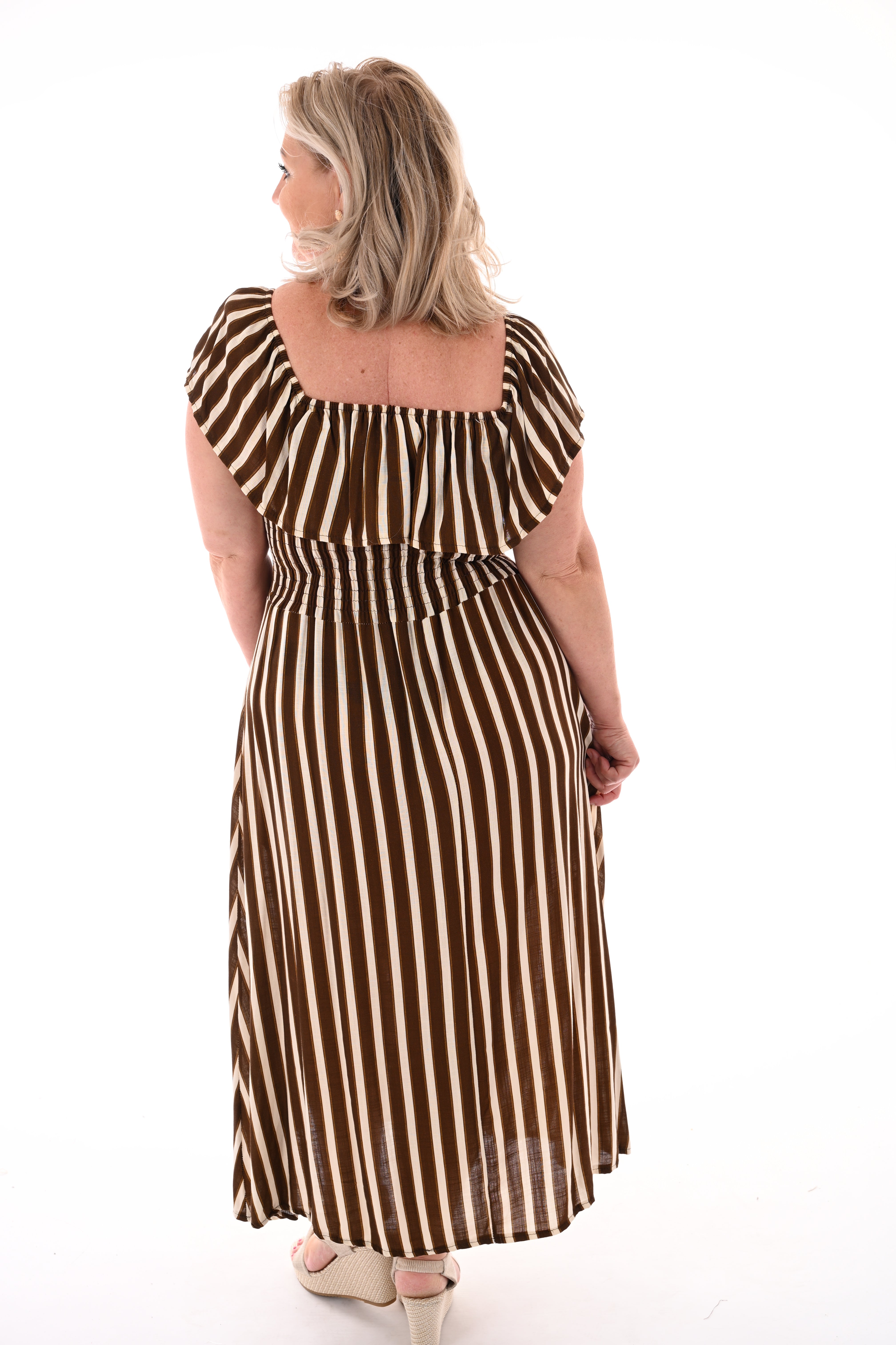 Off-shoulder jurk strepen donkerbruin