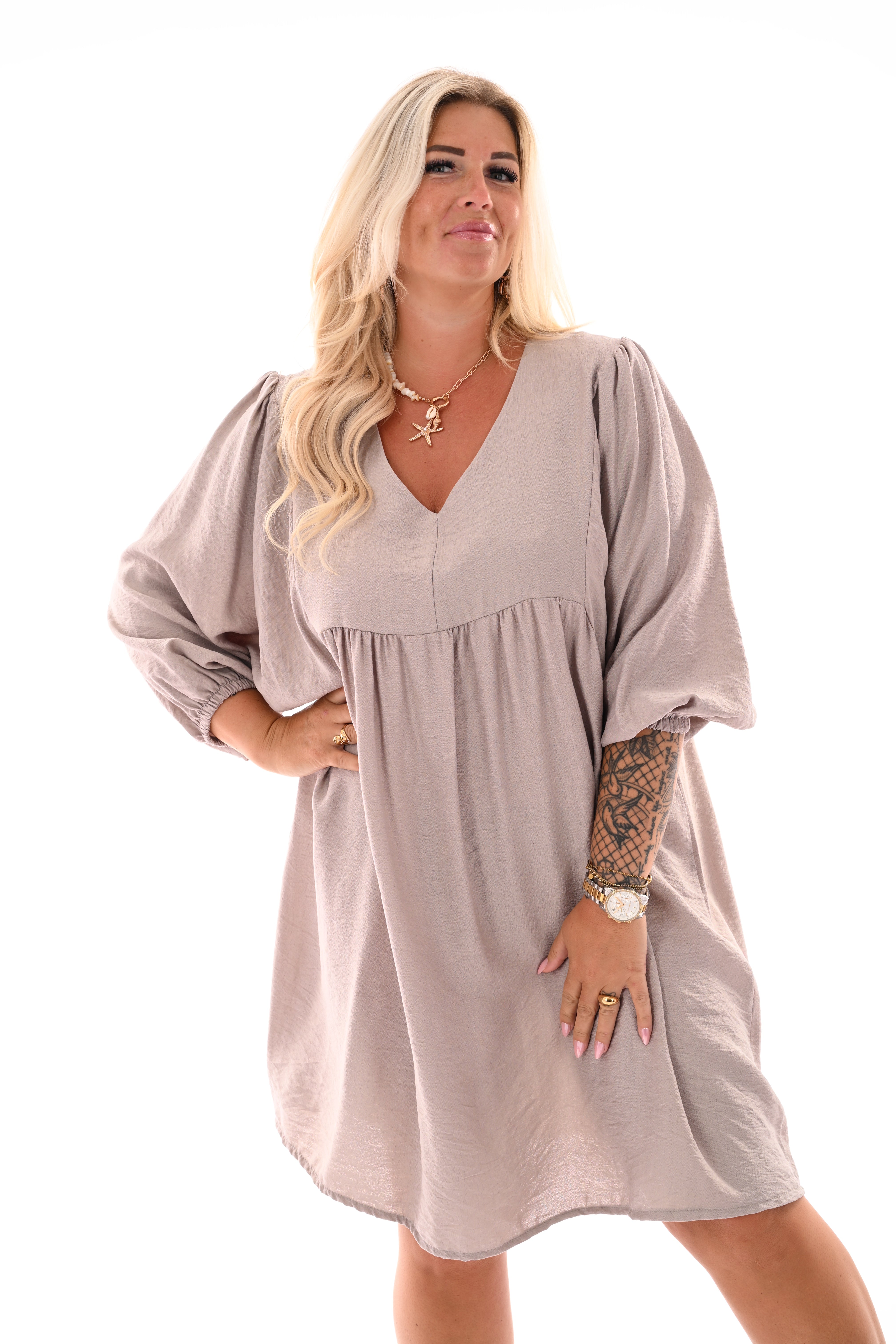 Jurk v-hals met vleermuismouwen taupe