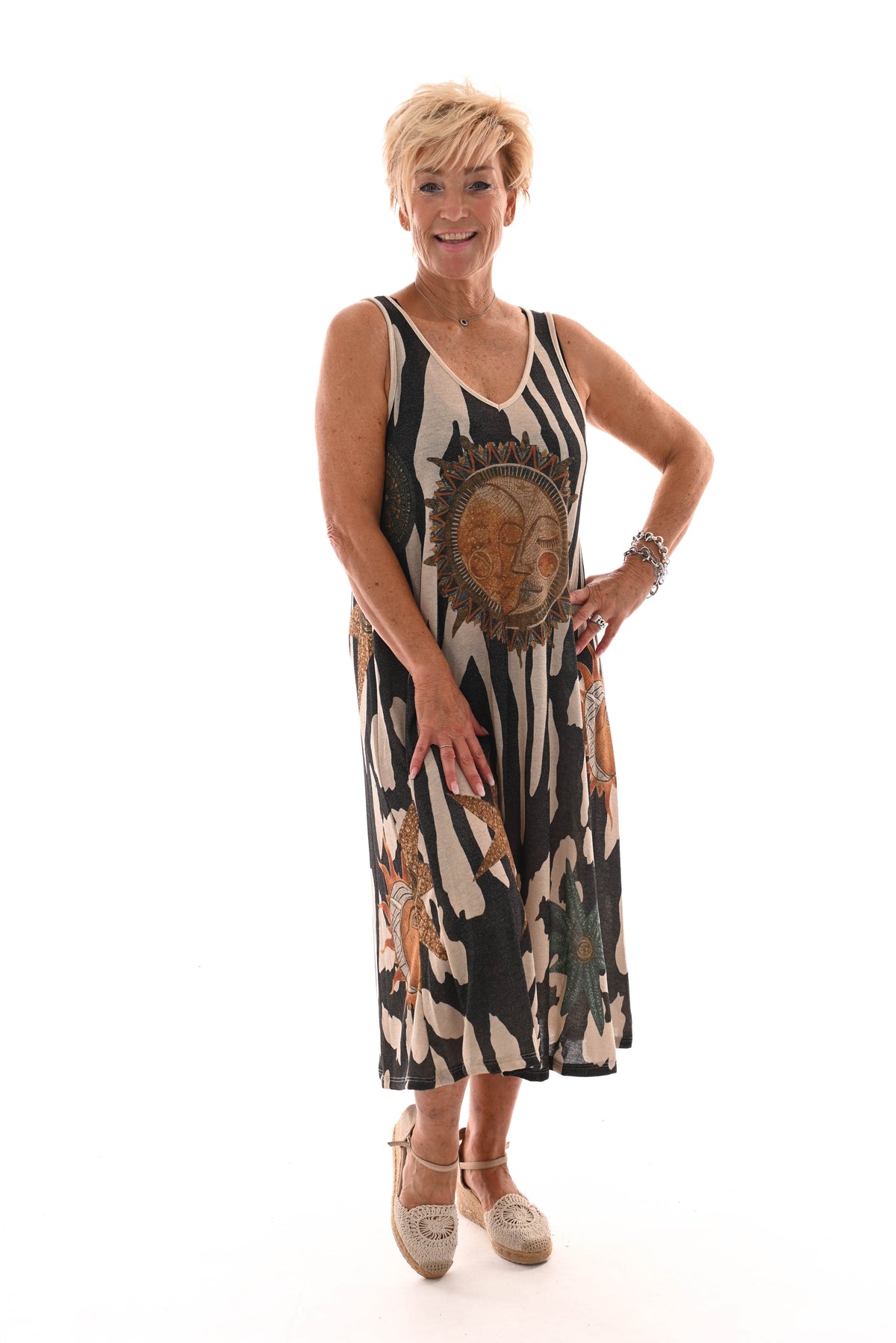 Mouwloze jurk v-hals print zon en ster zwart