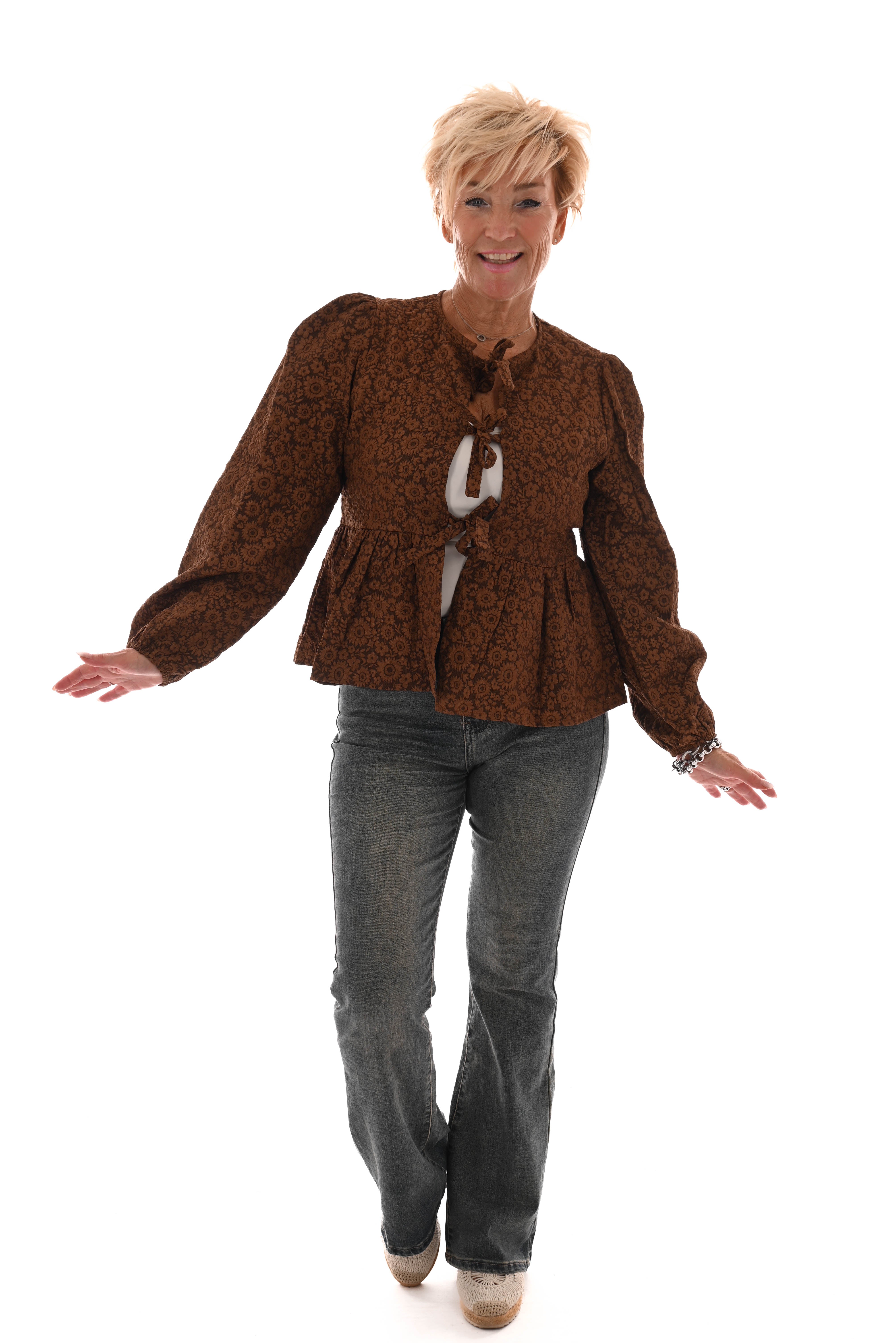 Strik blouse bloemen wijde uitloop bruin