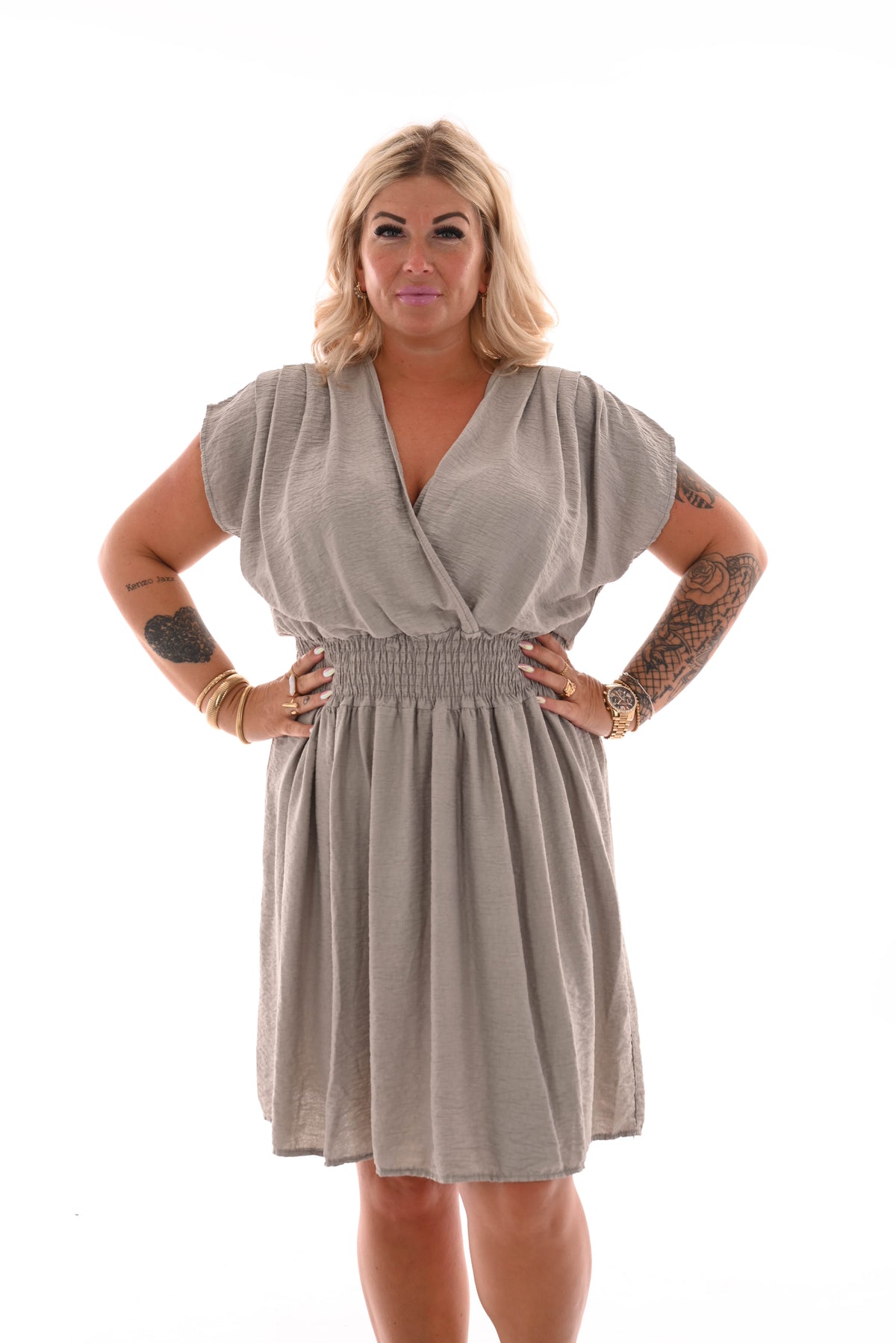 Jurk v-hals elastiek taille taupe