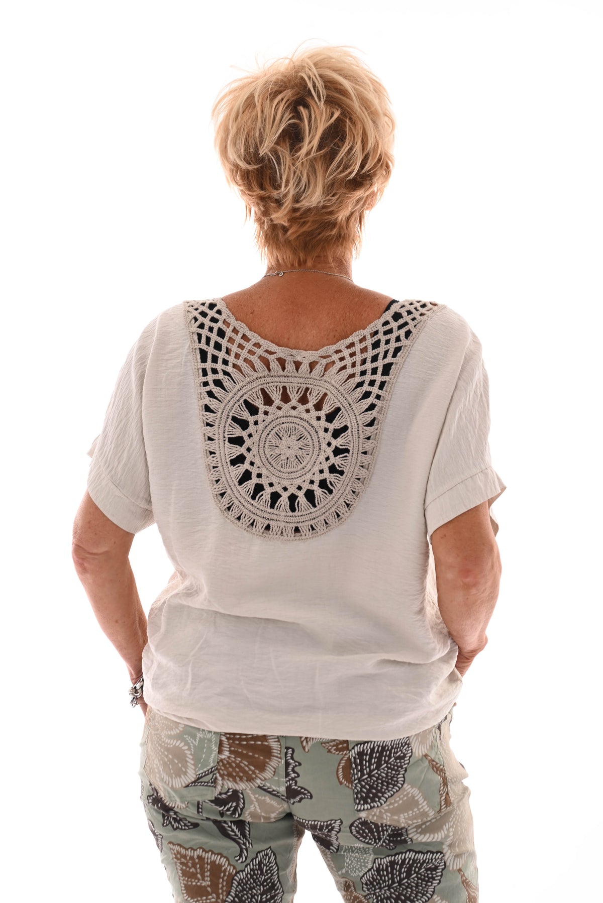 Top gehaakte rug met knoop creme