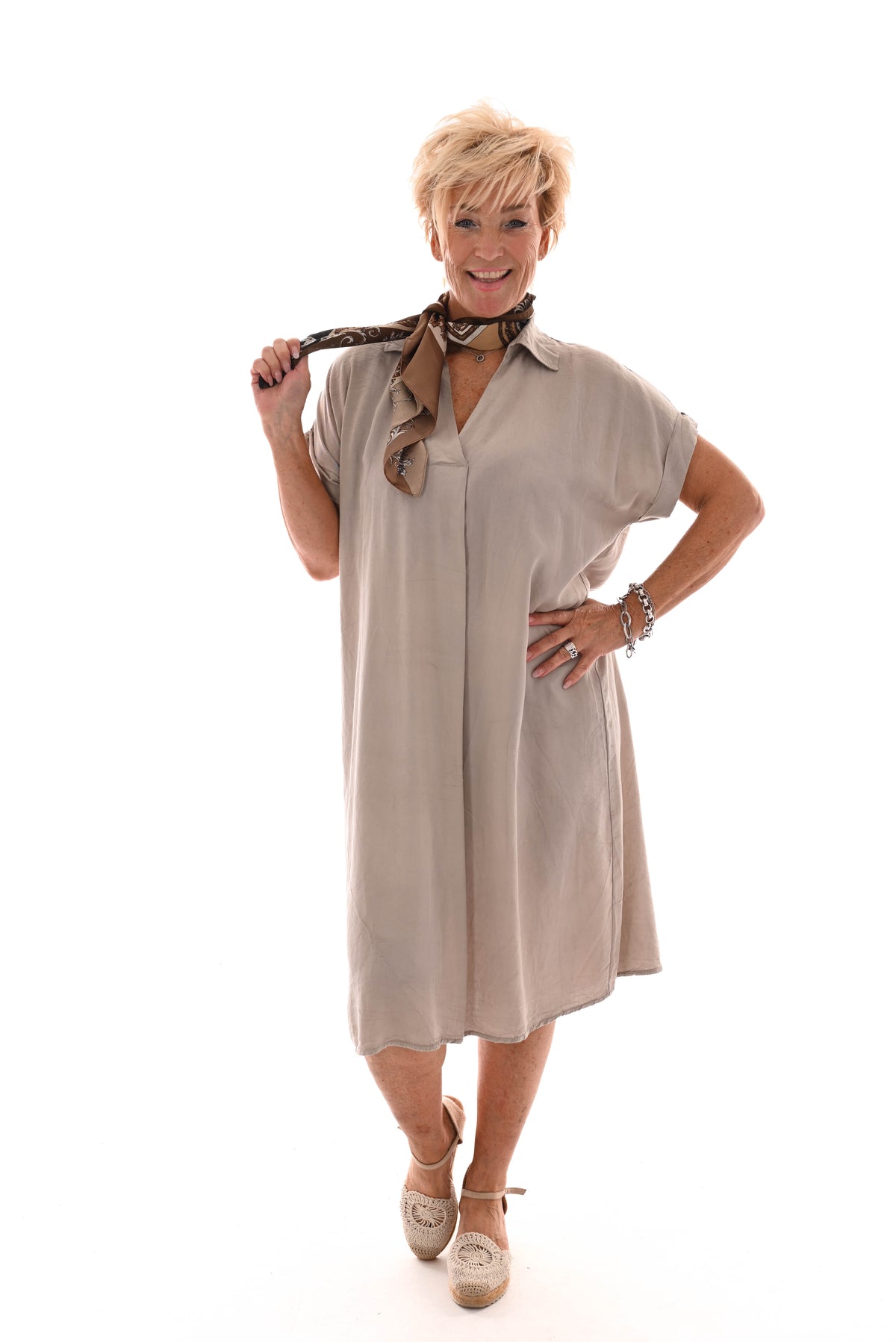 Tuniek v-hals met kraag korte mouwen beige