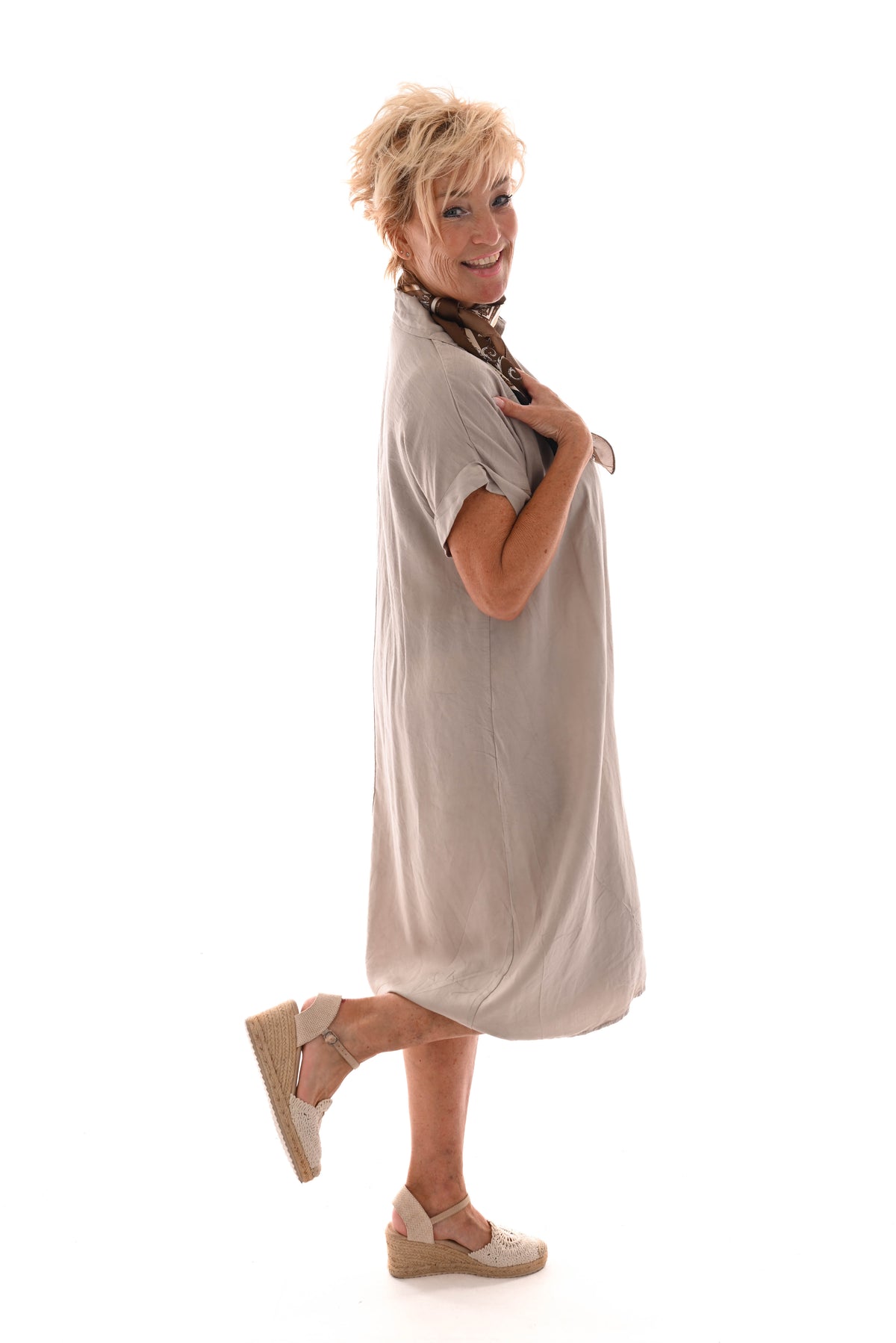 Tuniek v-hals met kraag korte mouwen beige
