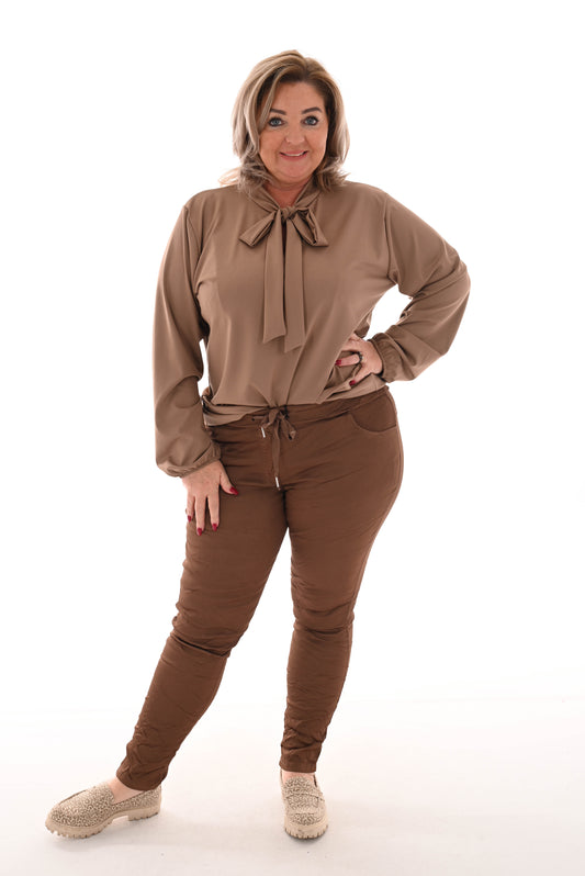 Travel blouse met strik uni camel